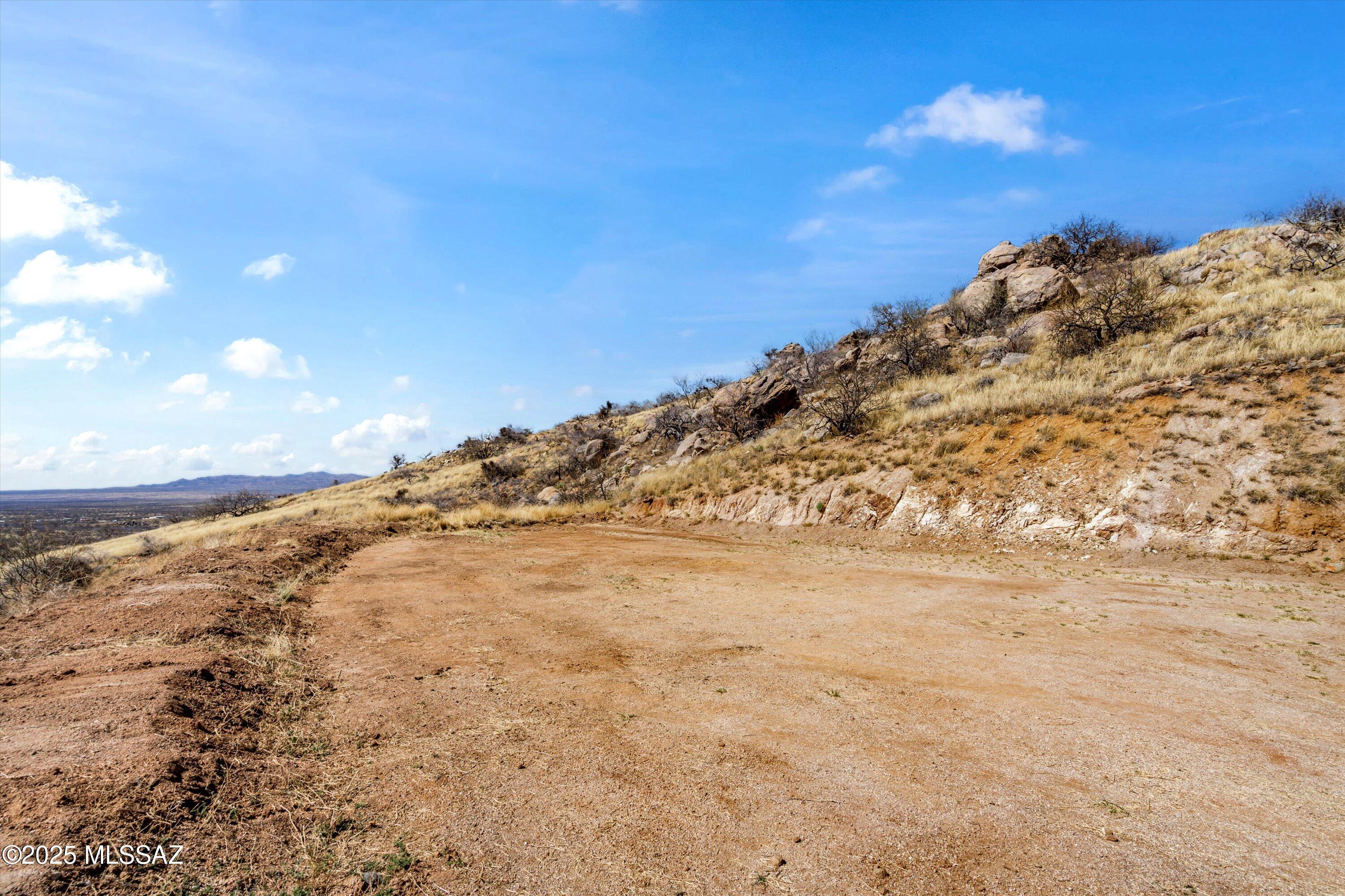 W La Mariposa Street