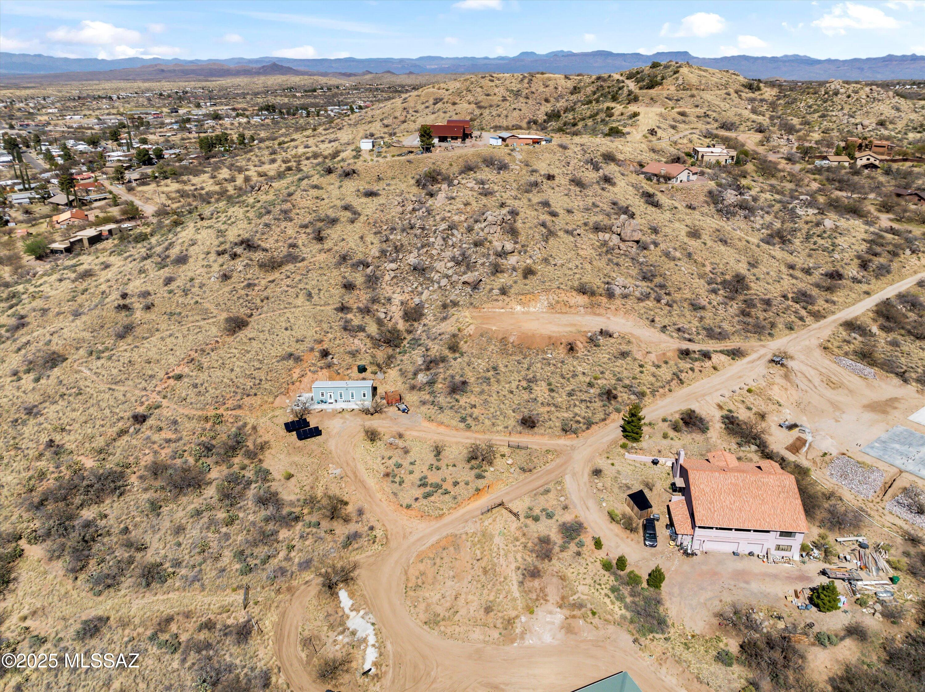 W La Mariposa Street