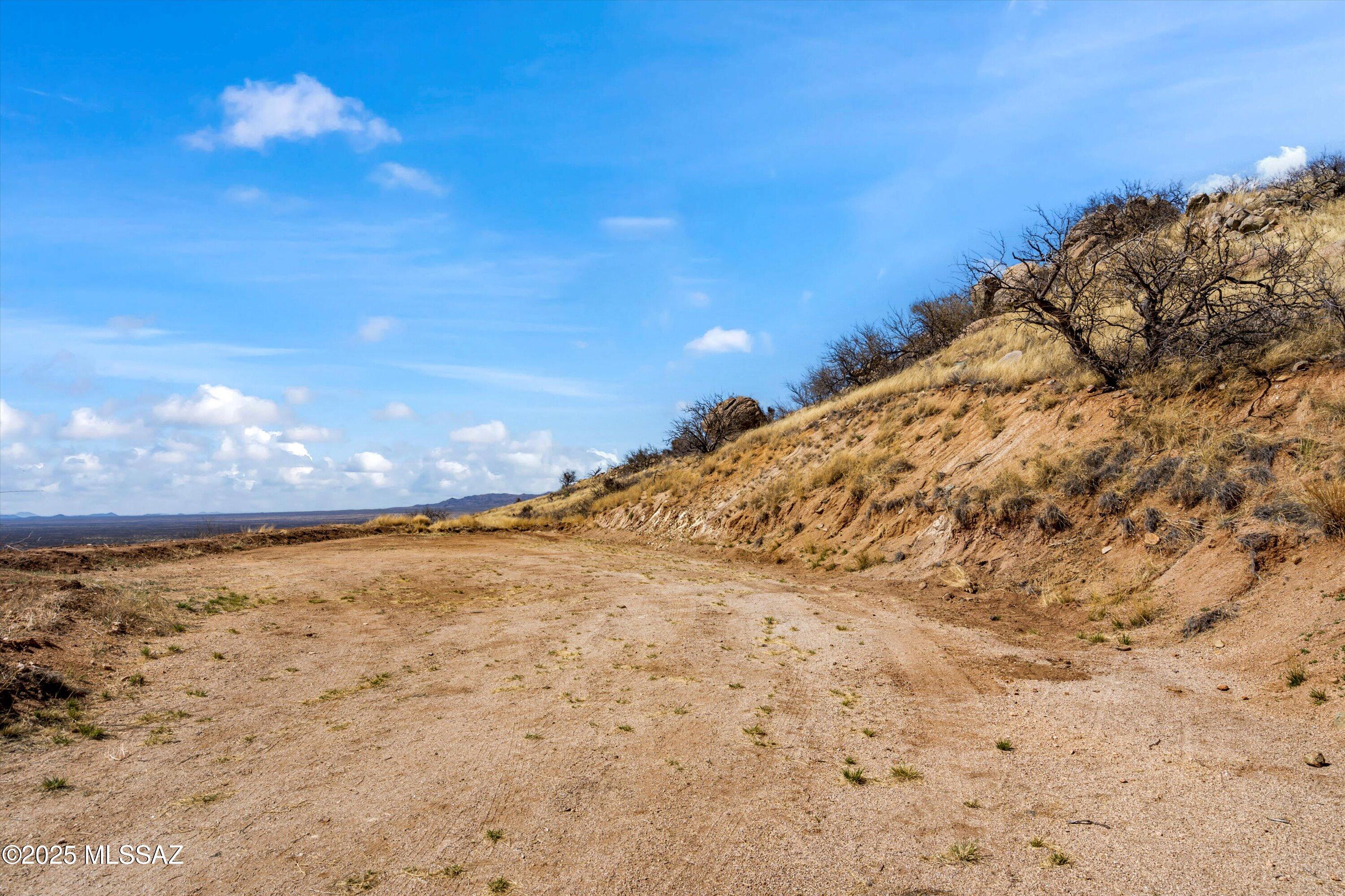 W La Mariposa Street