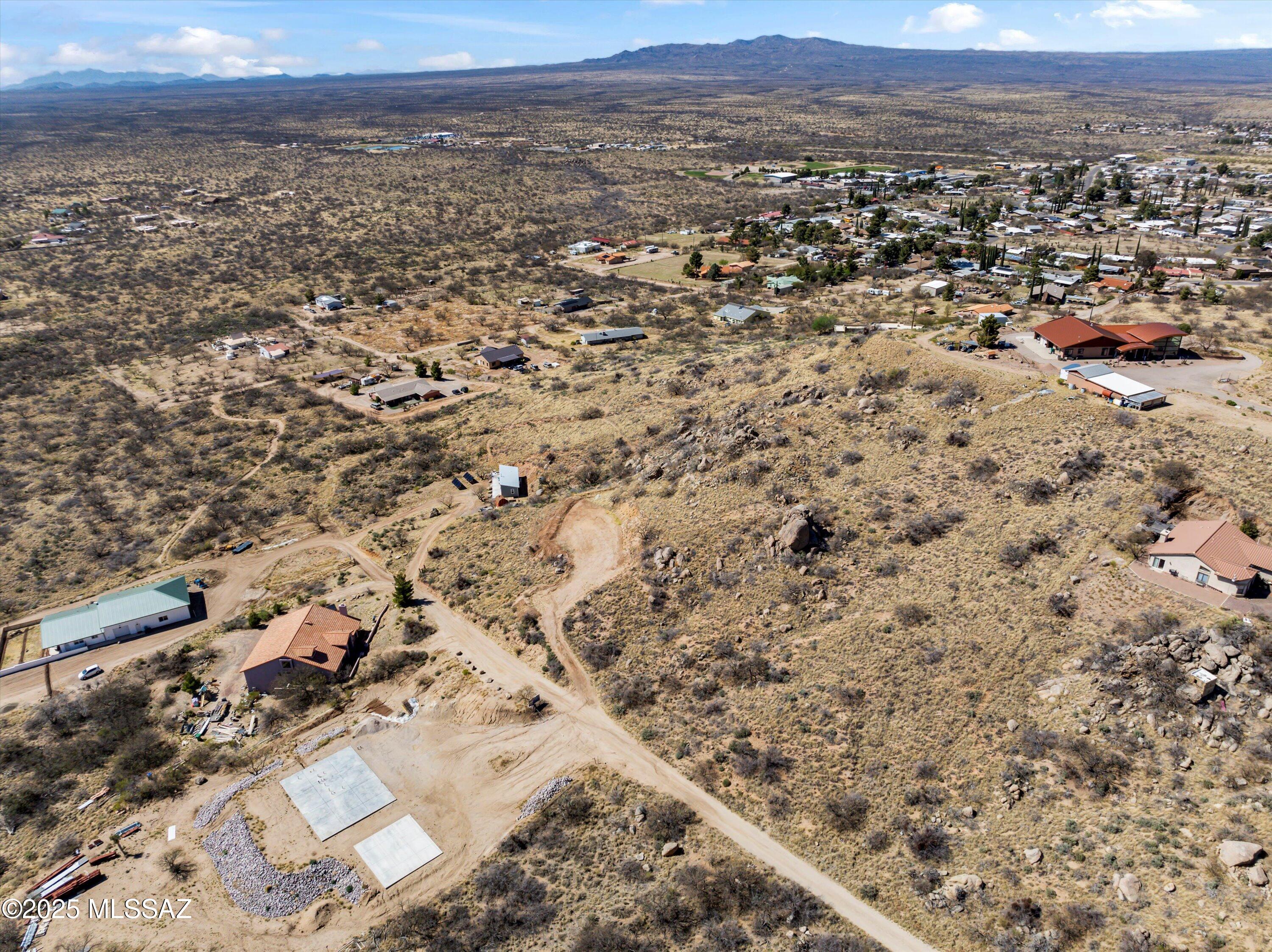 W La Mariposa Street