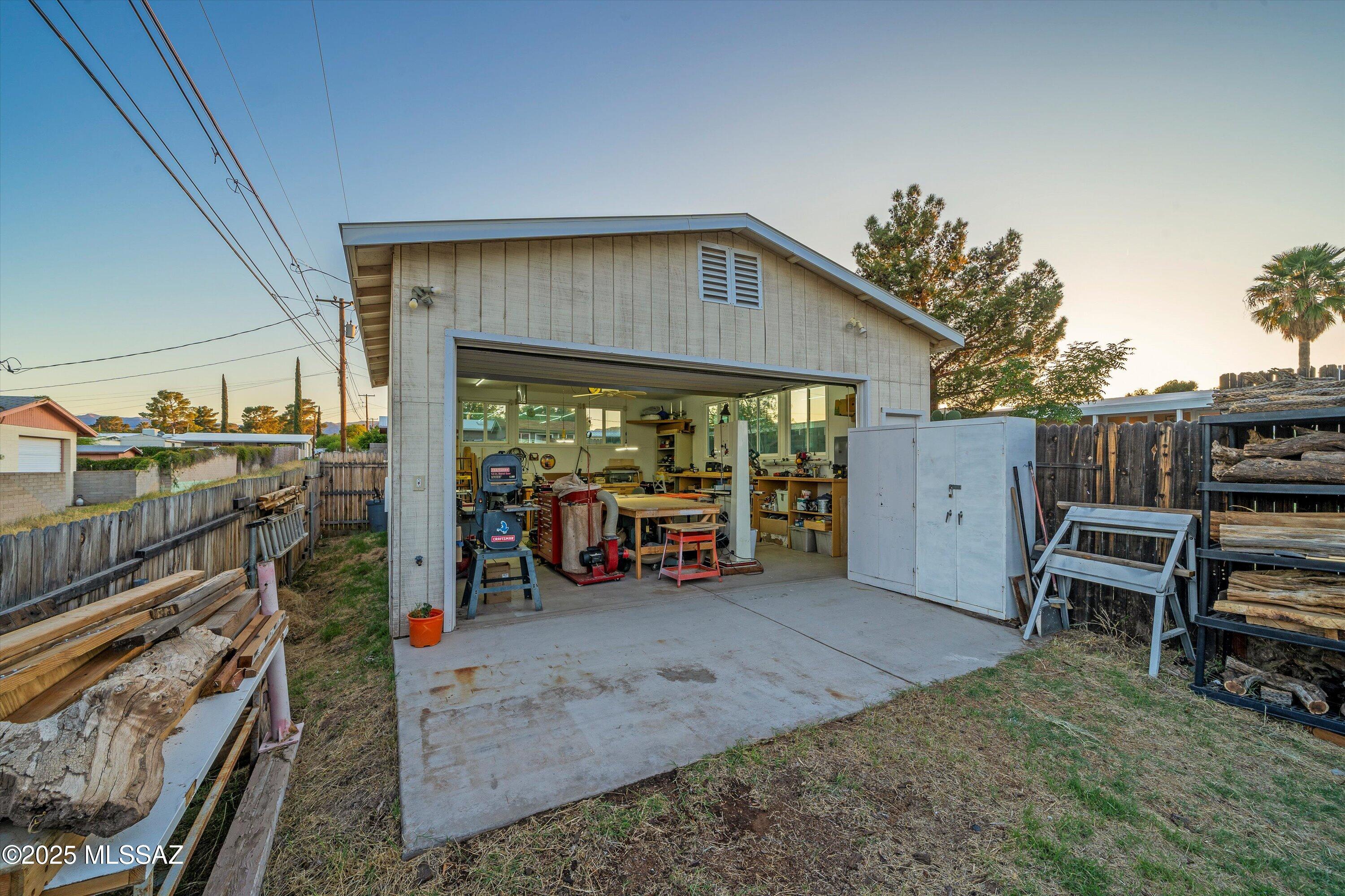 925 W 4th Avenue