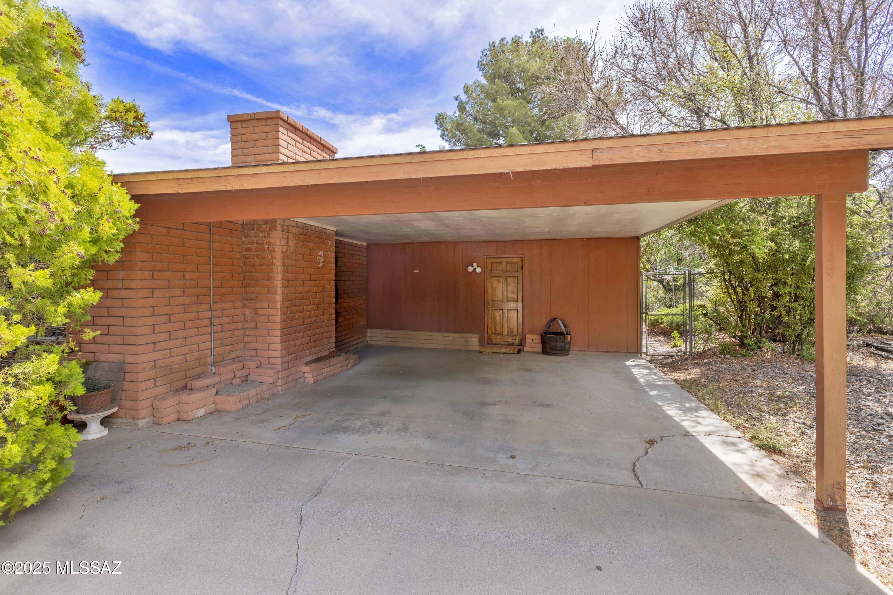 575 N Robles Road