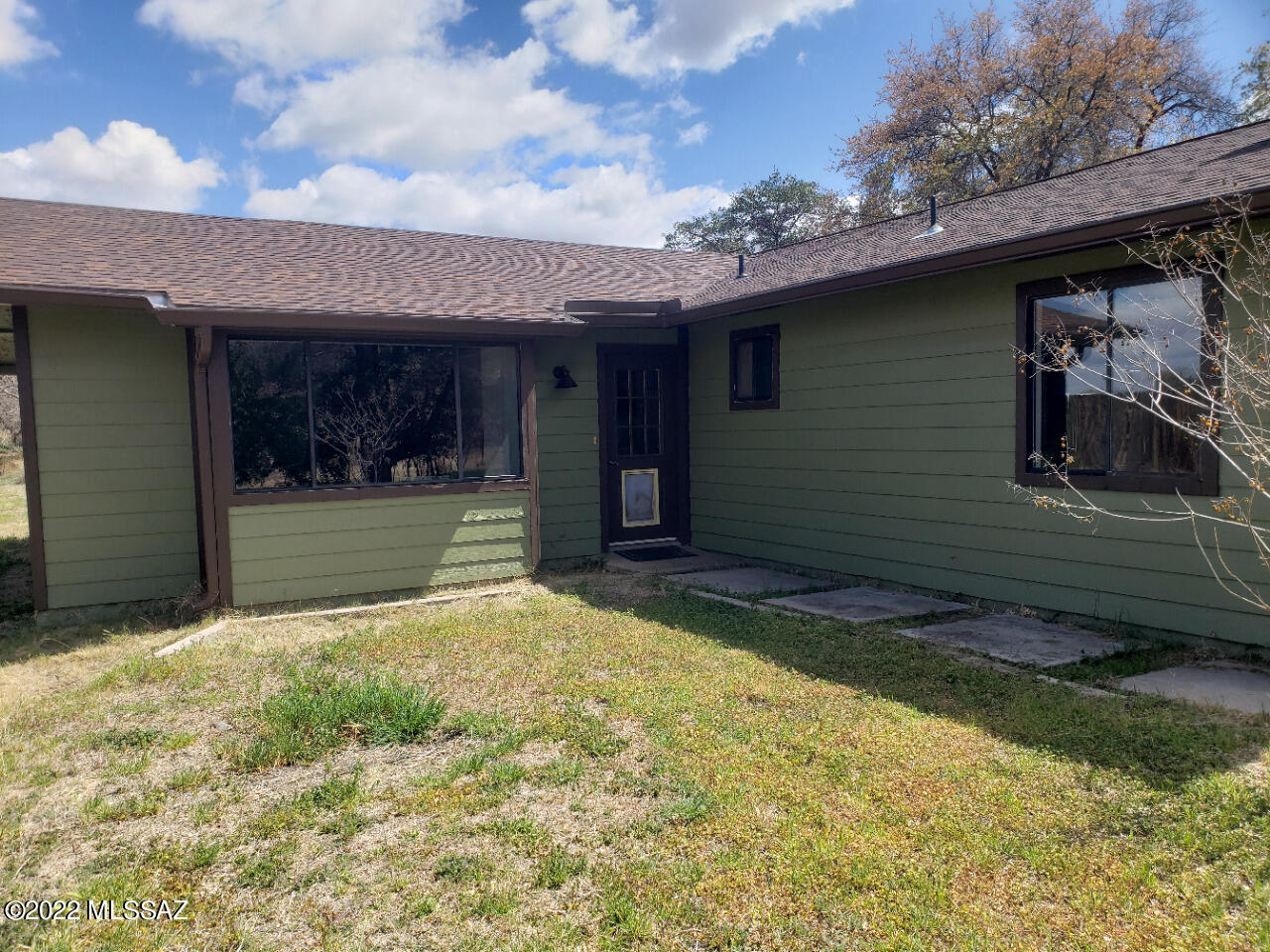 360 E Nuestro Street