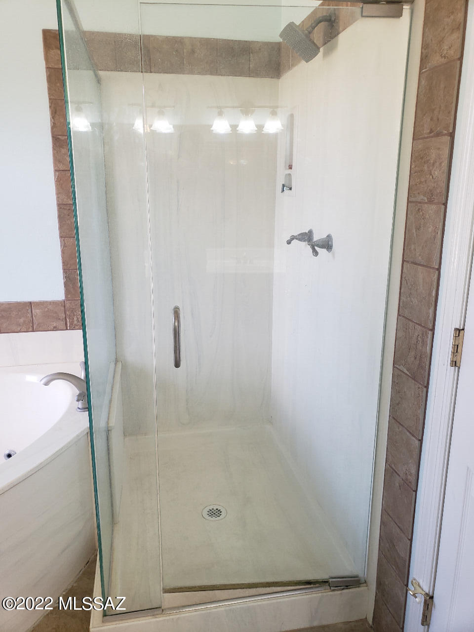 360 E Nuestro Street