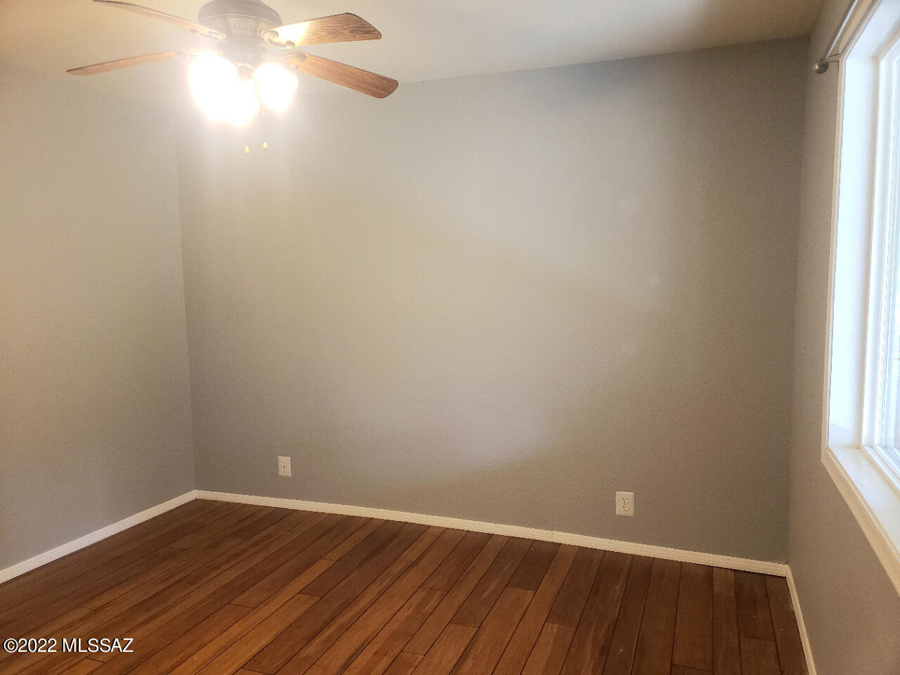 360 E Nuestro Street