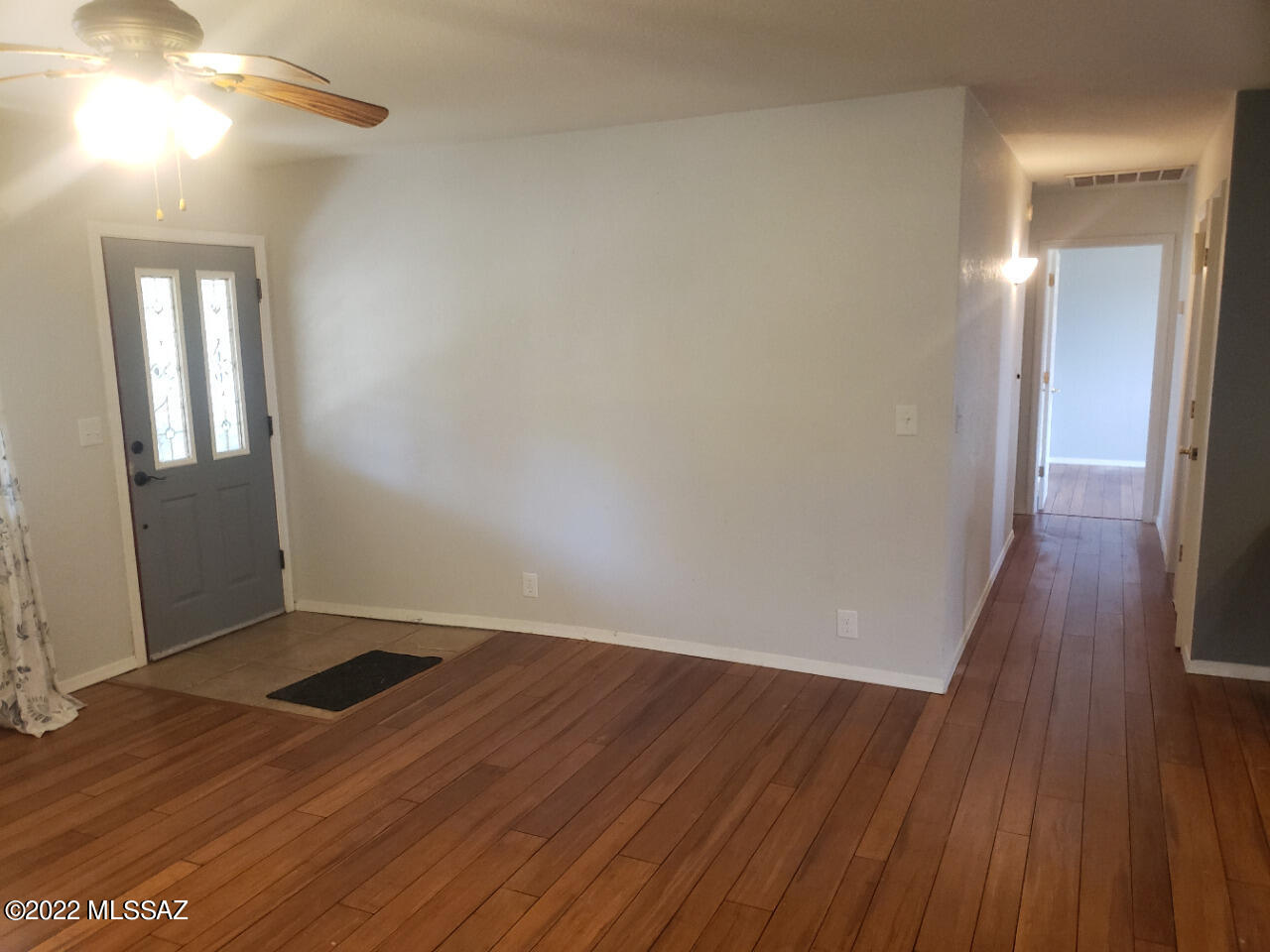 360 E Nuestro Street