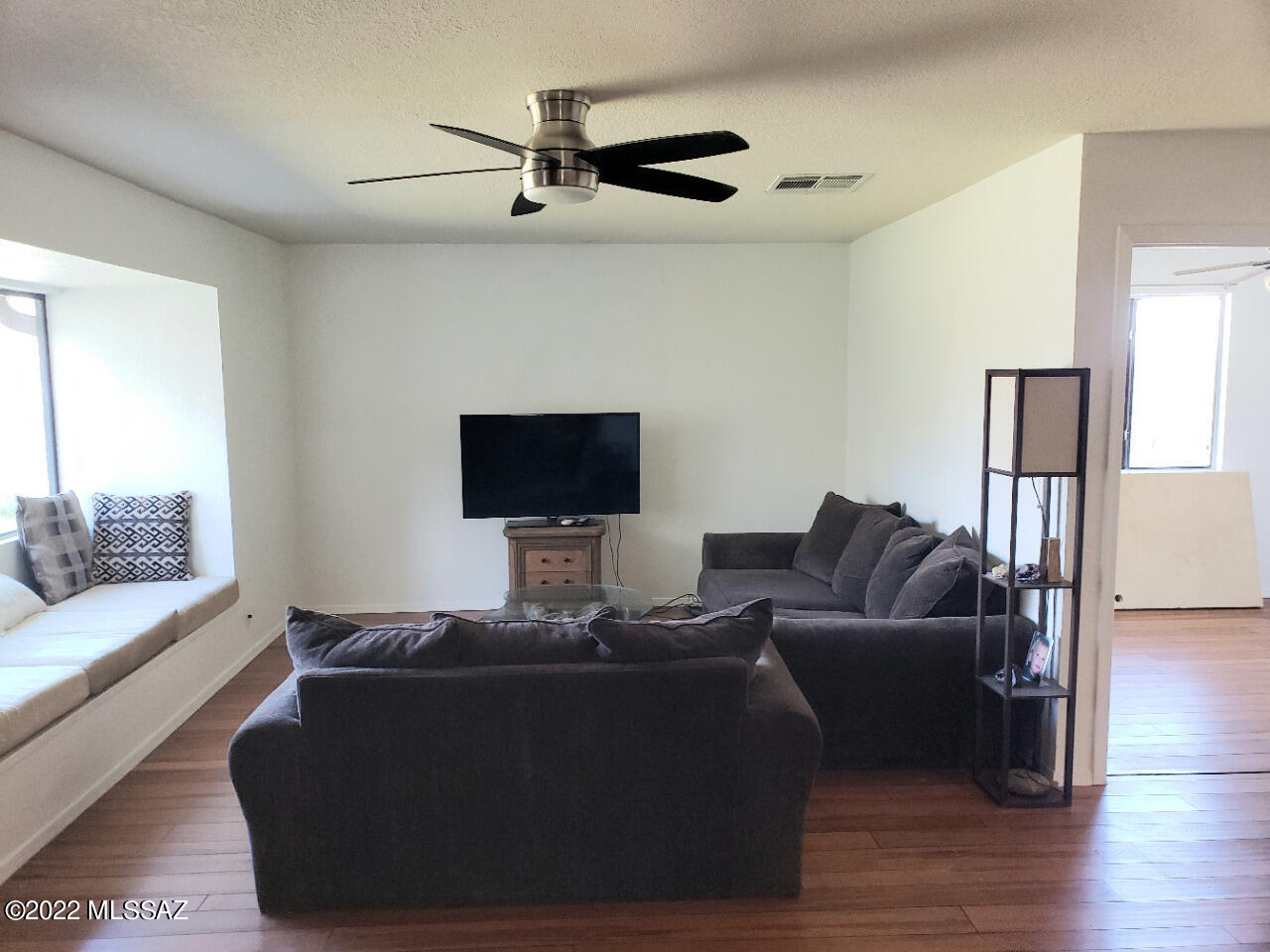 360 E Nuestro Street