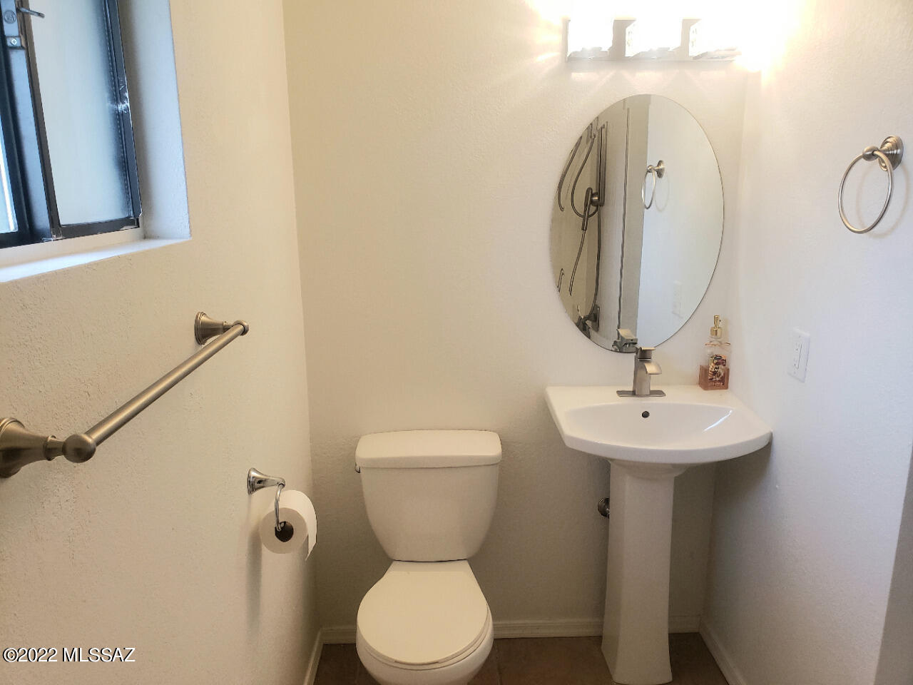 360 E Nuestro Street