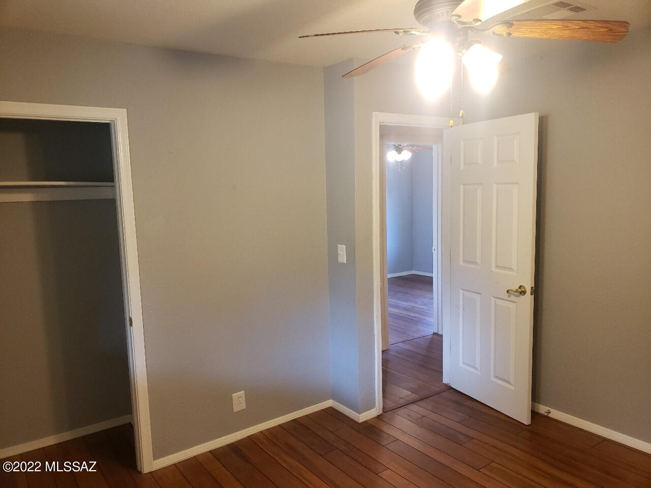 360 E Nuestro Street