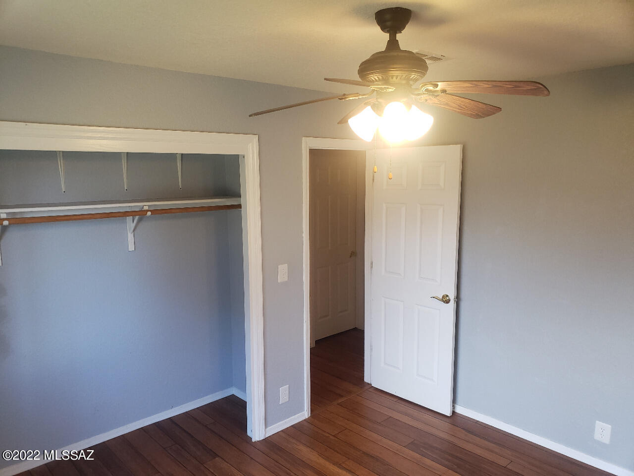 360 E Nuestro Street