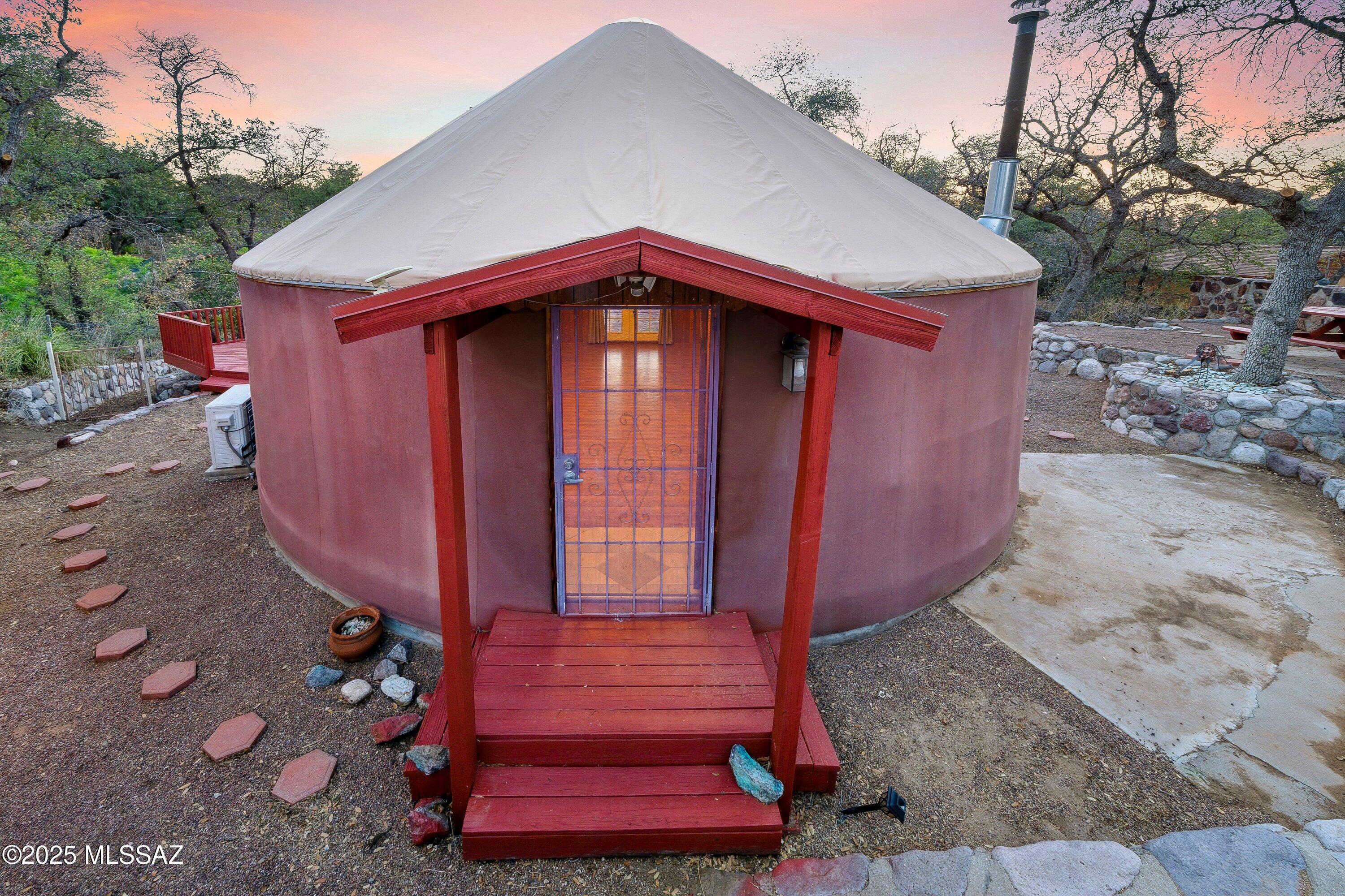 335 W Oak Hills Drive