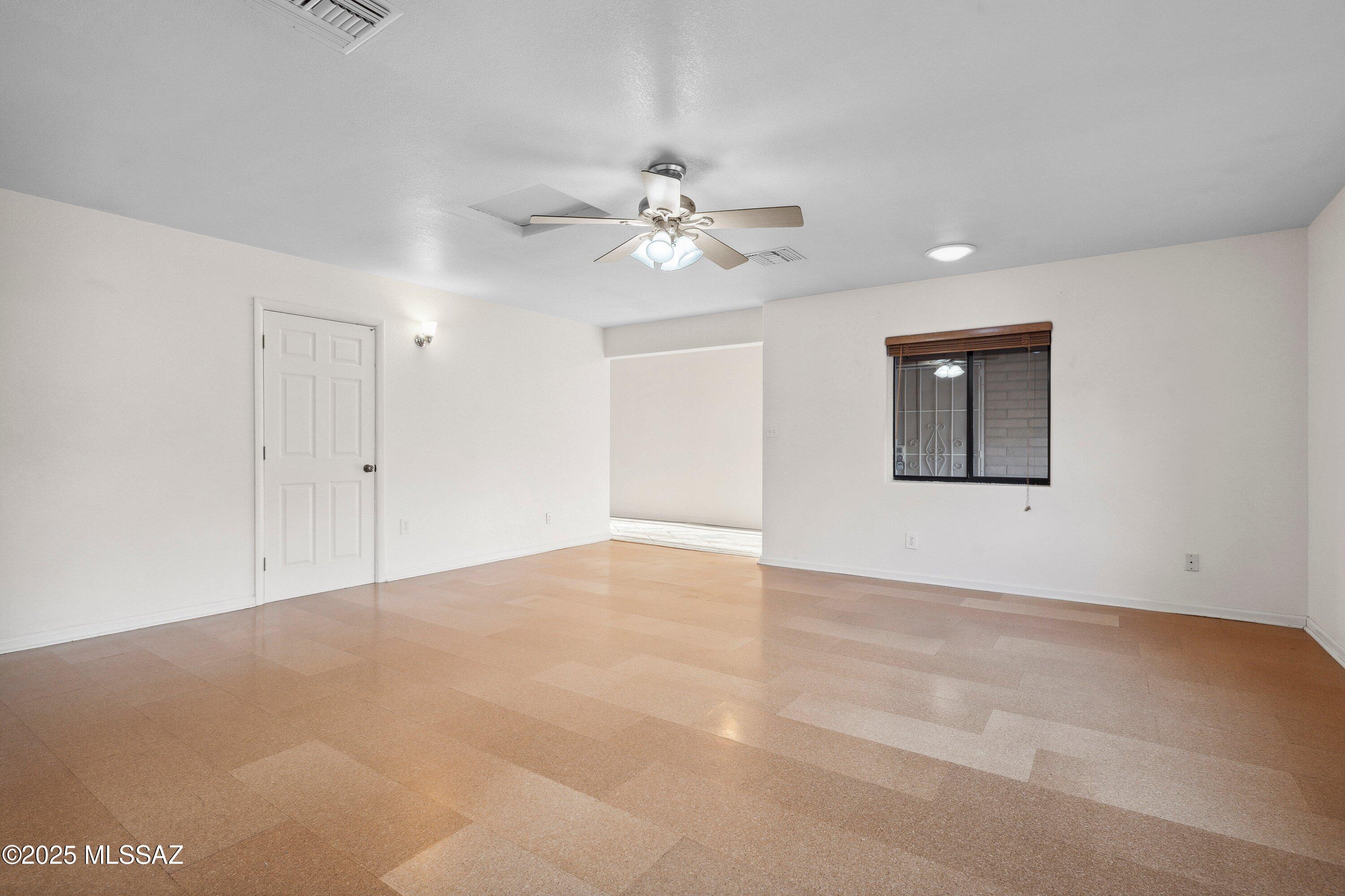 335 W Oak Hills Drive