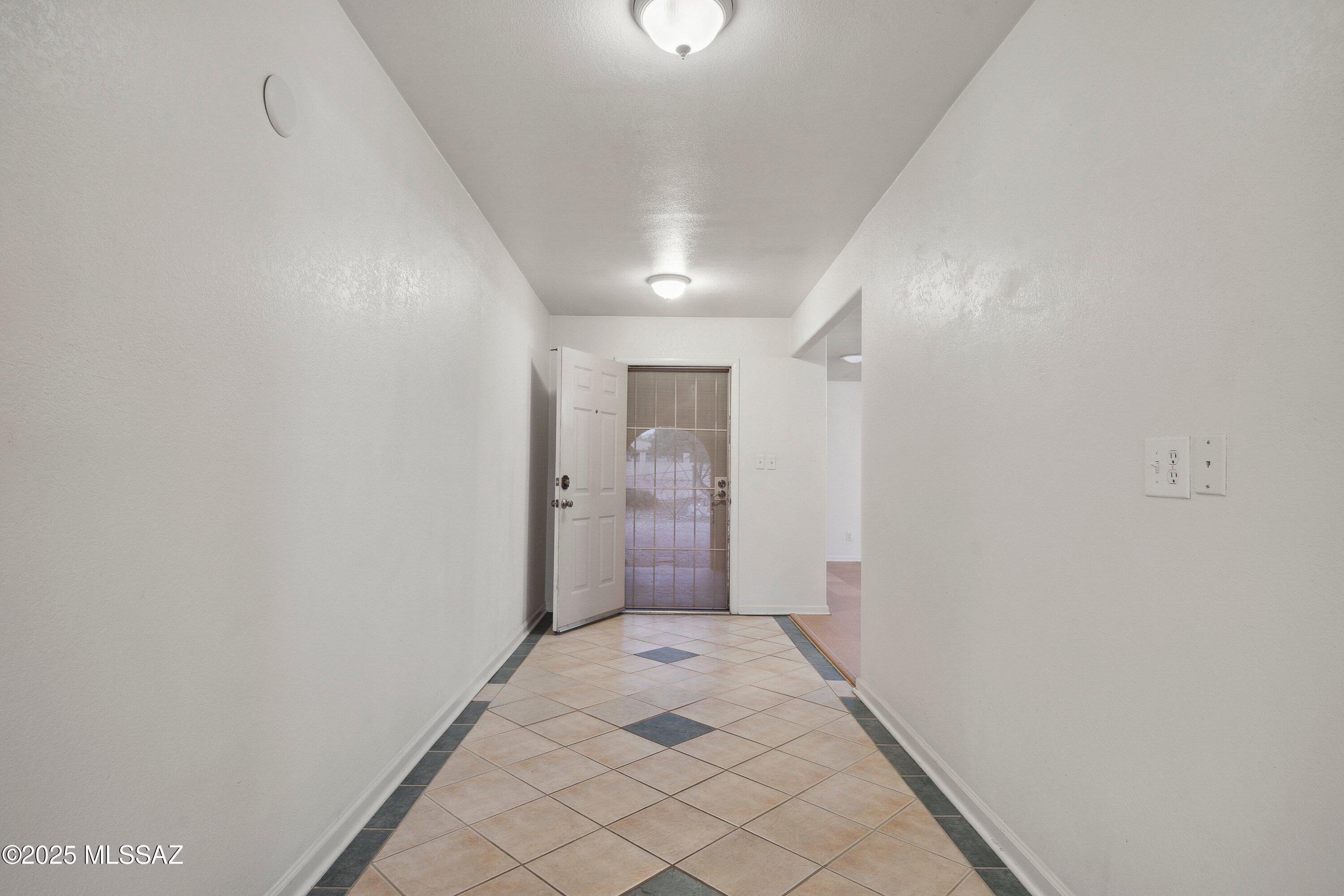 335 W Oak Hills Drive