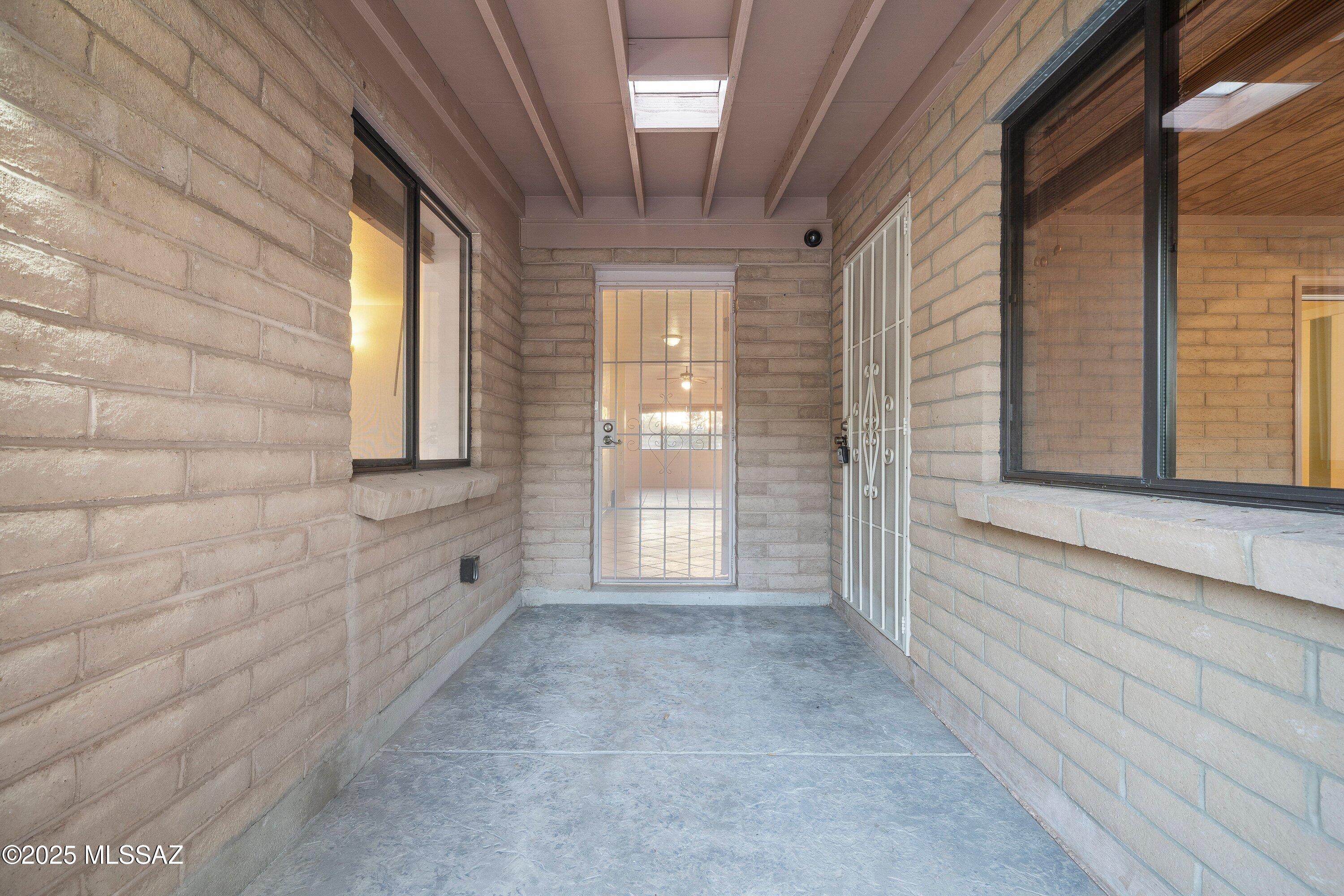 335 W Oak Hills Drive