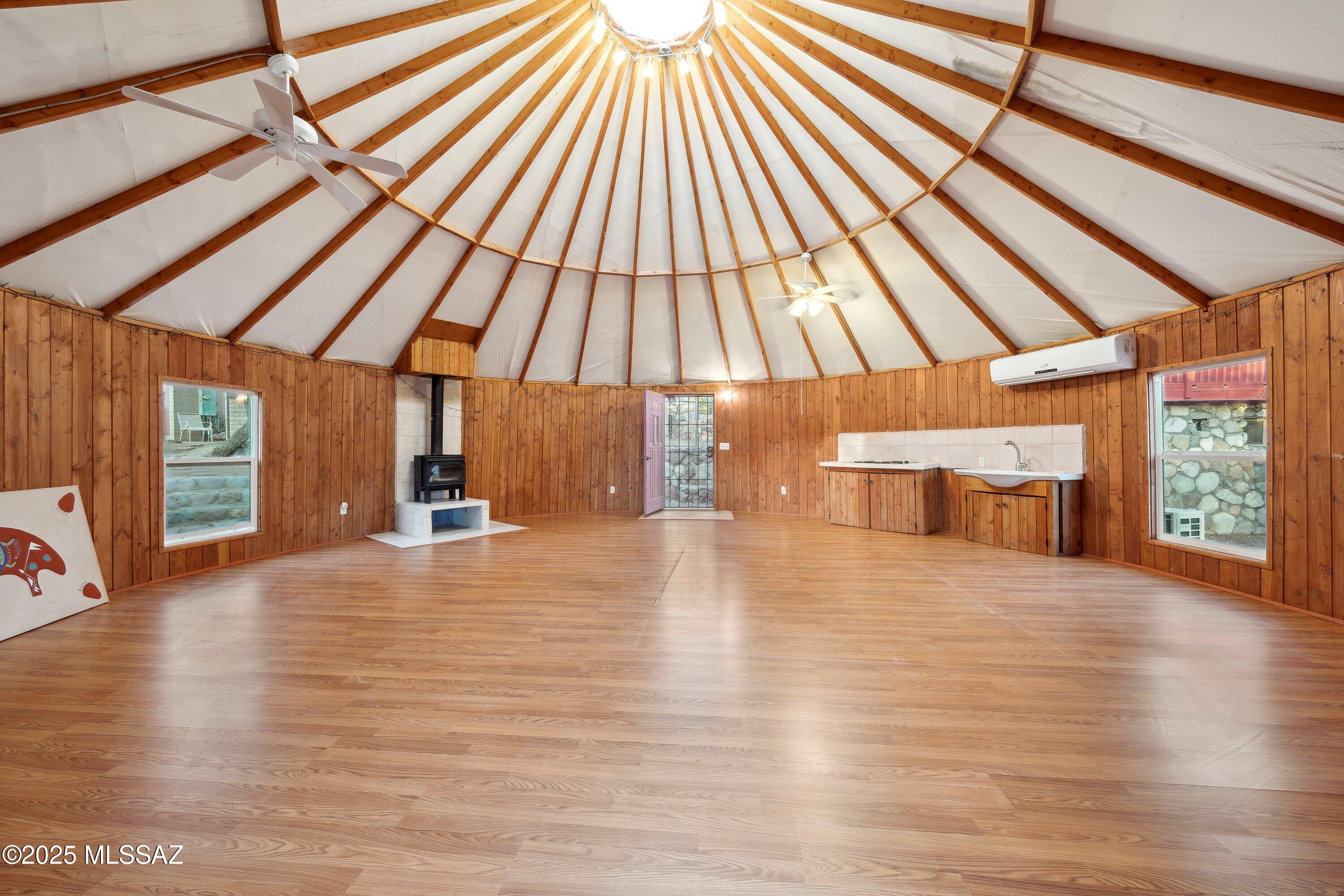 335 W Oak Hills Drive