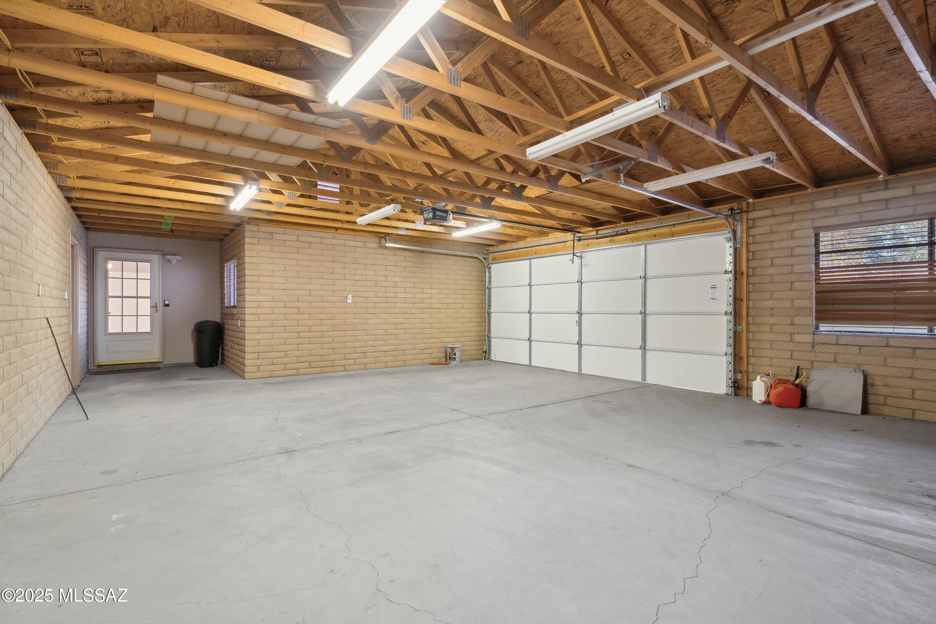 335 W Oak Hills Drive