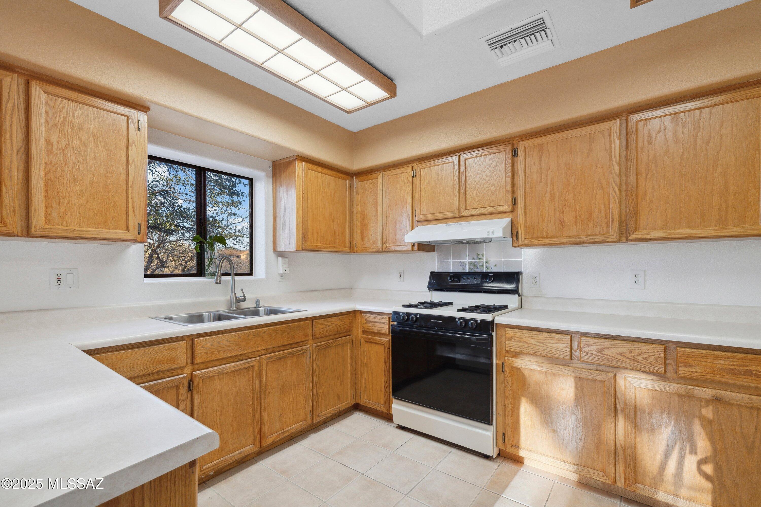 335 W Oak Hills Drive