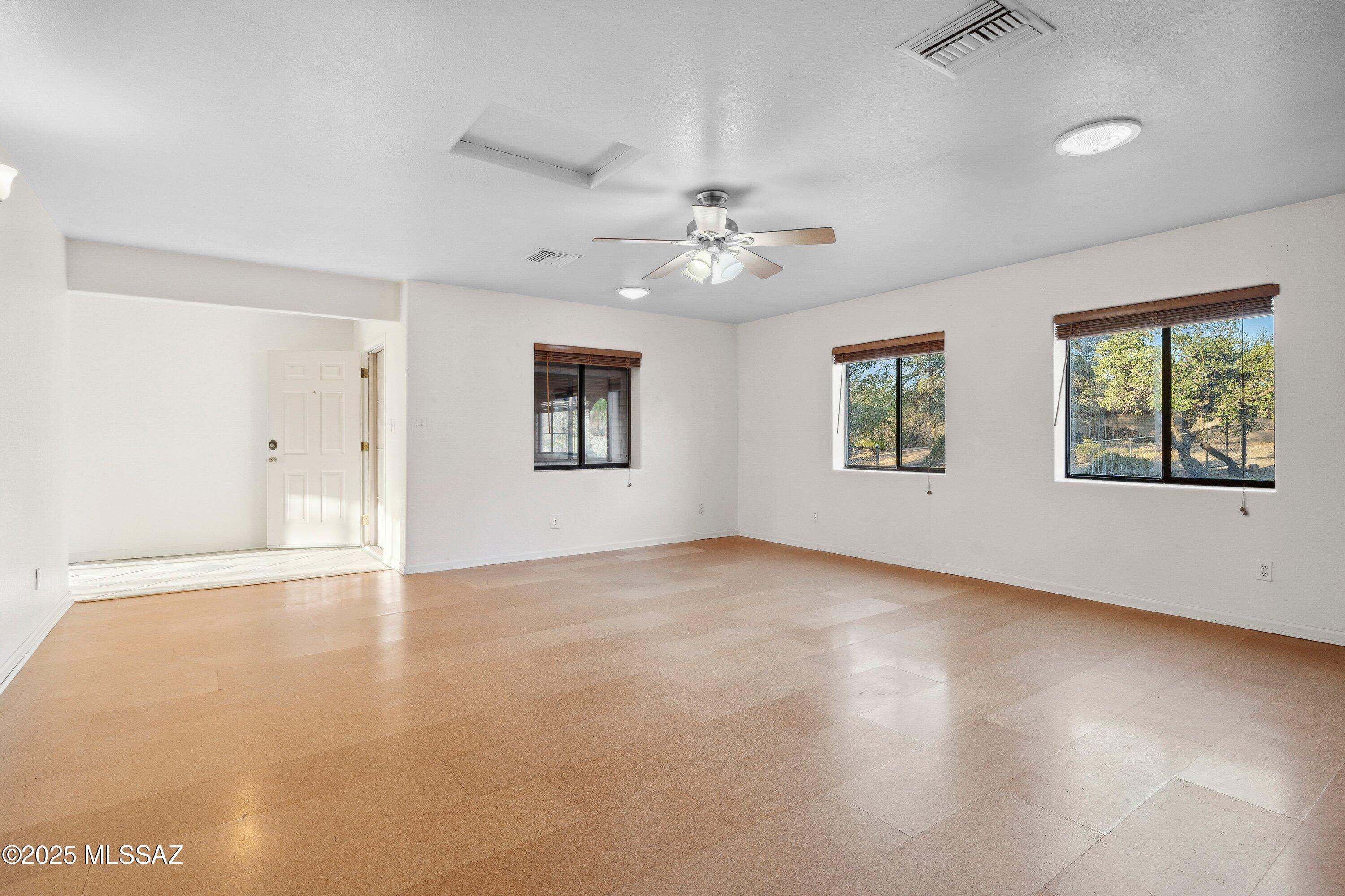 335 W Oak Hills Drive