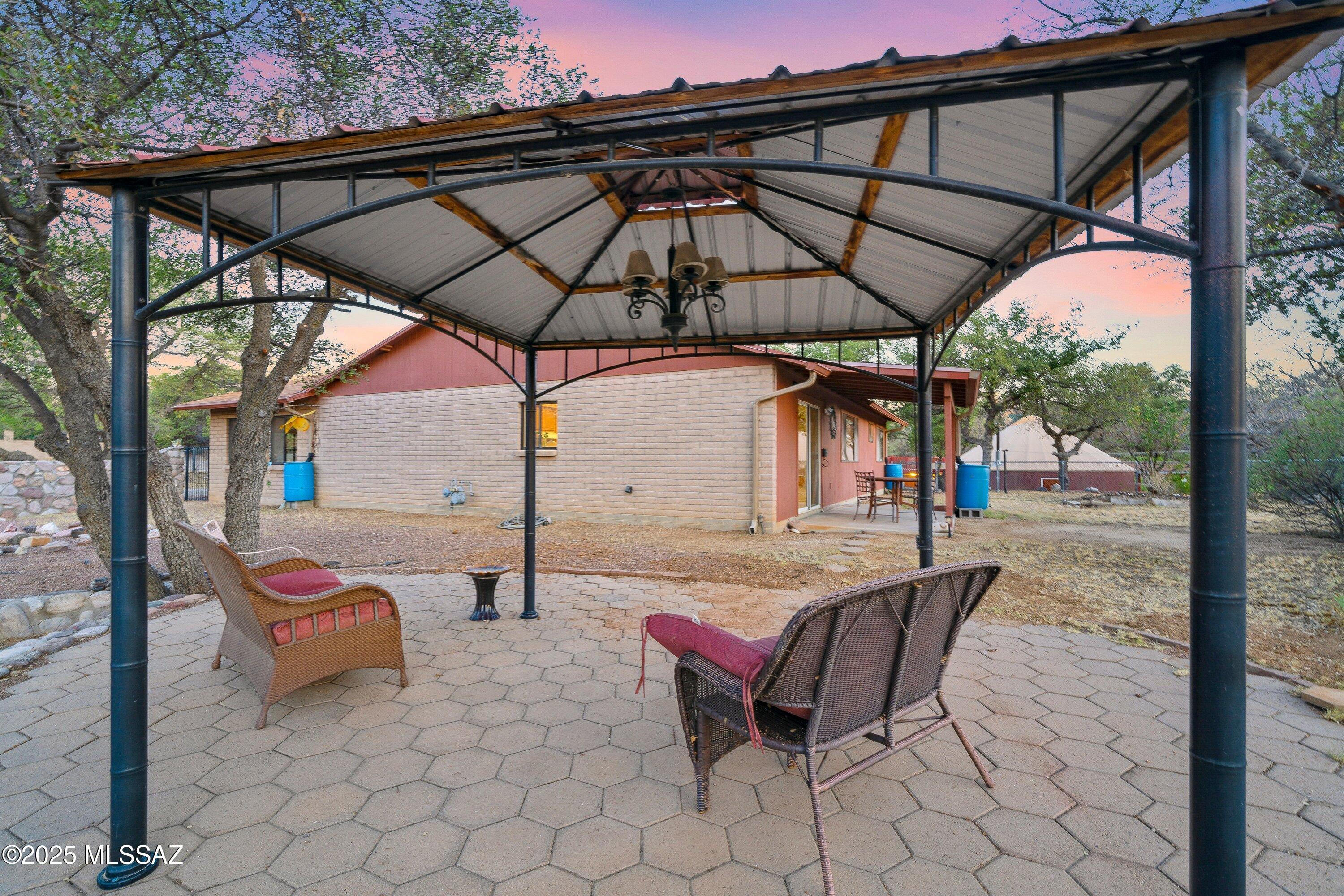 335 W Oak Hills Drive