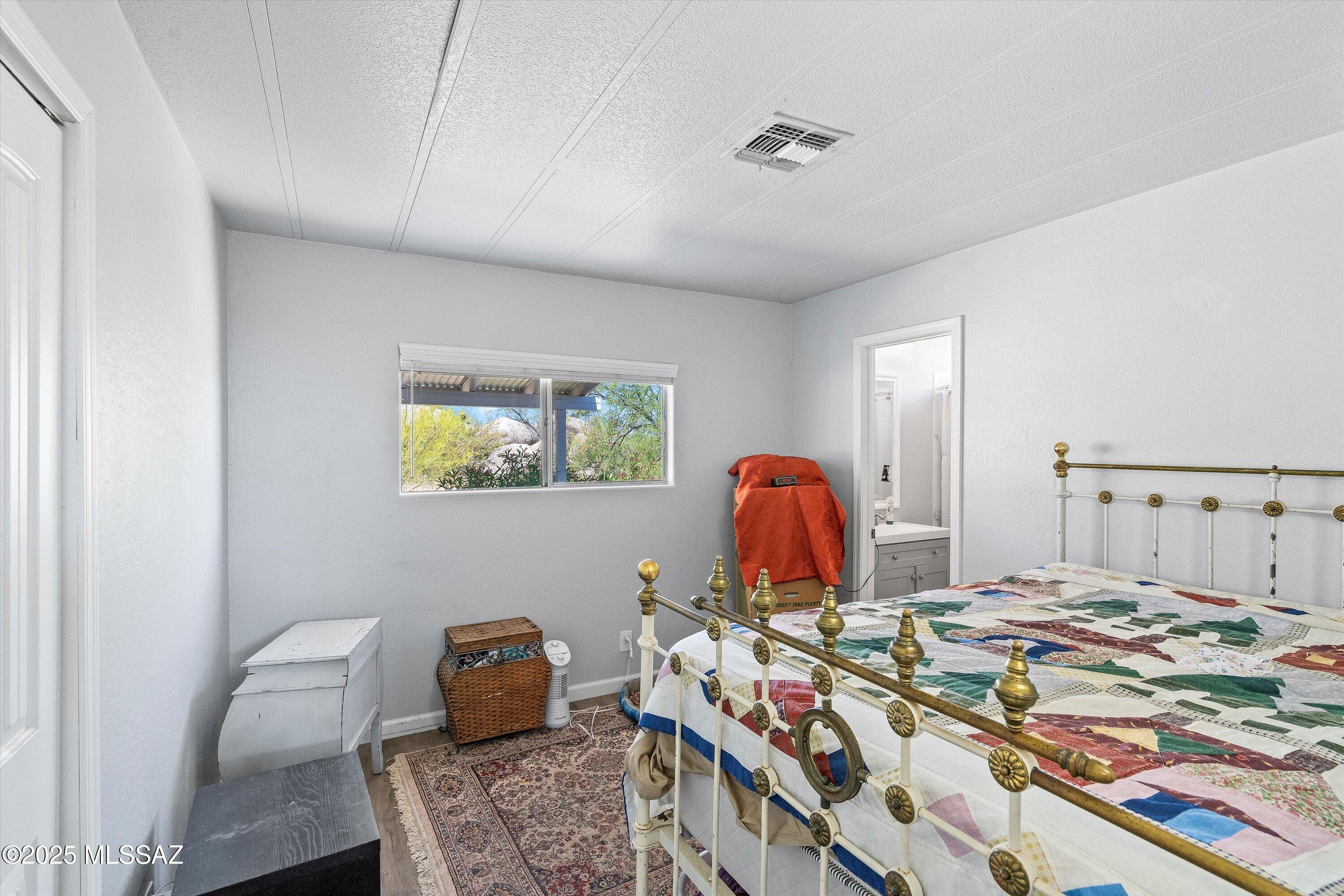 2040 W Beverly Circle