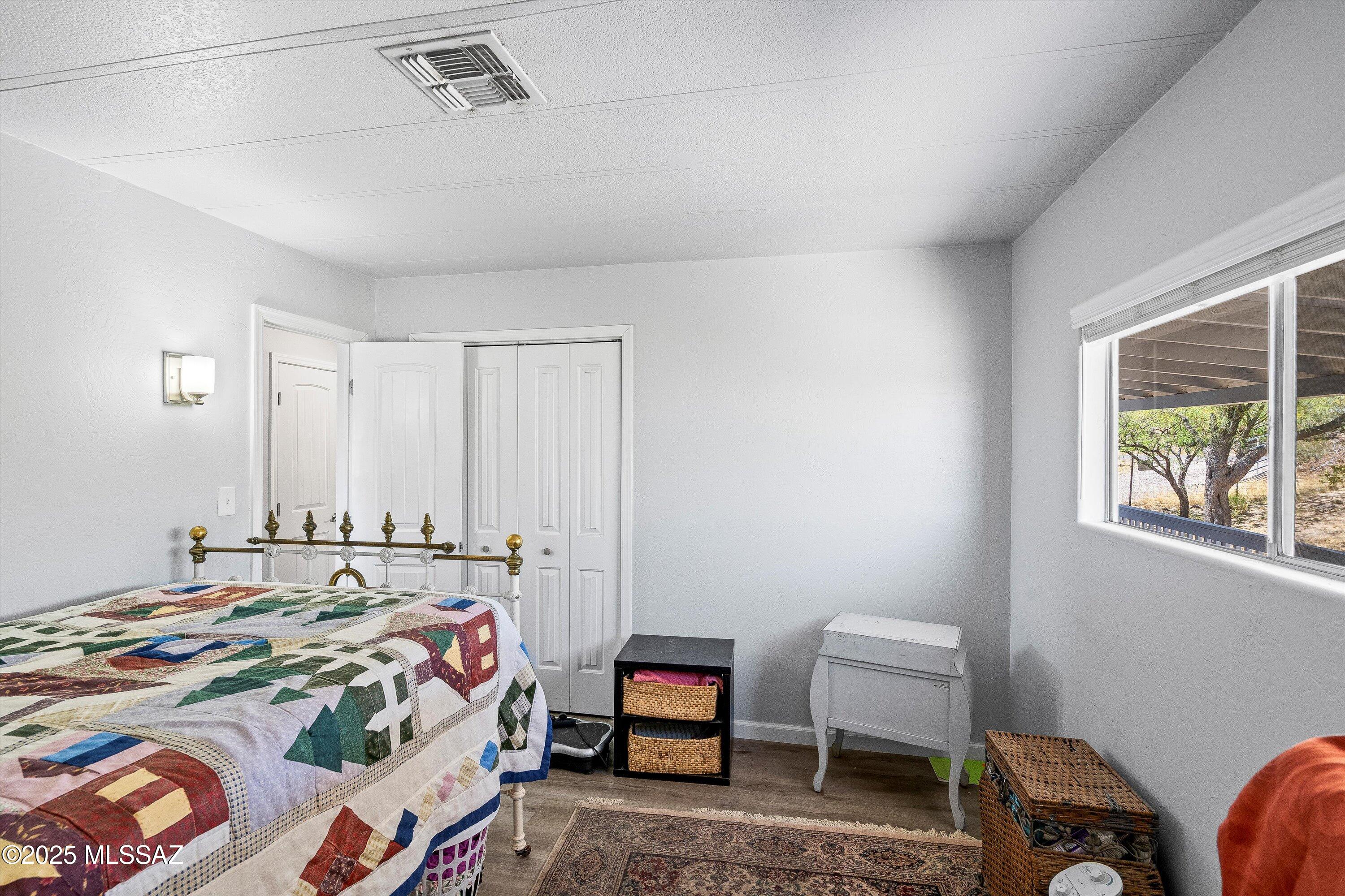 2040 W Beverly Circle