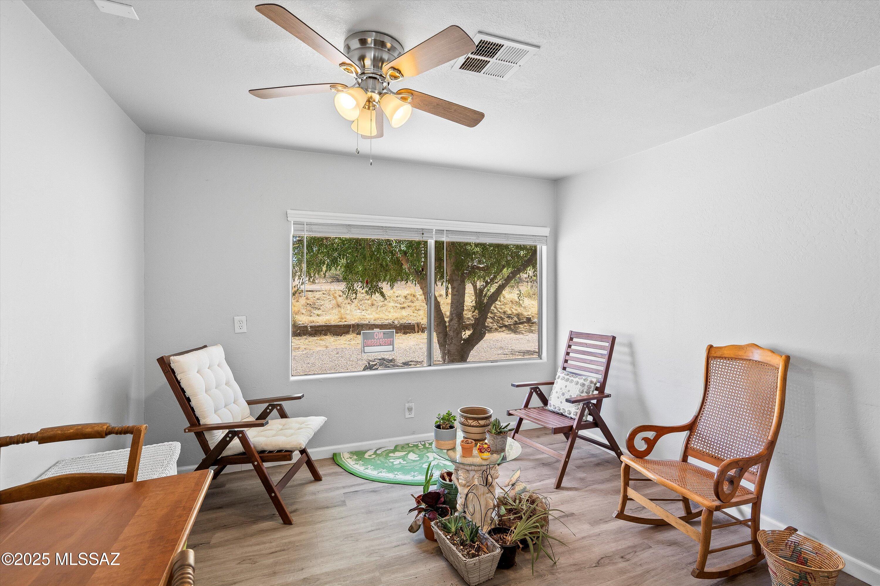 2040 W Beverly Circle