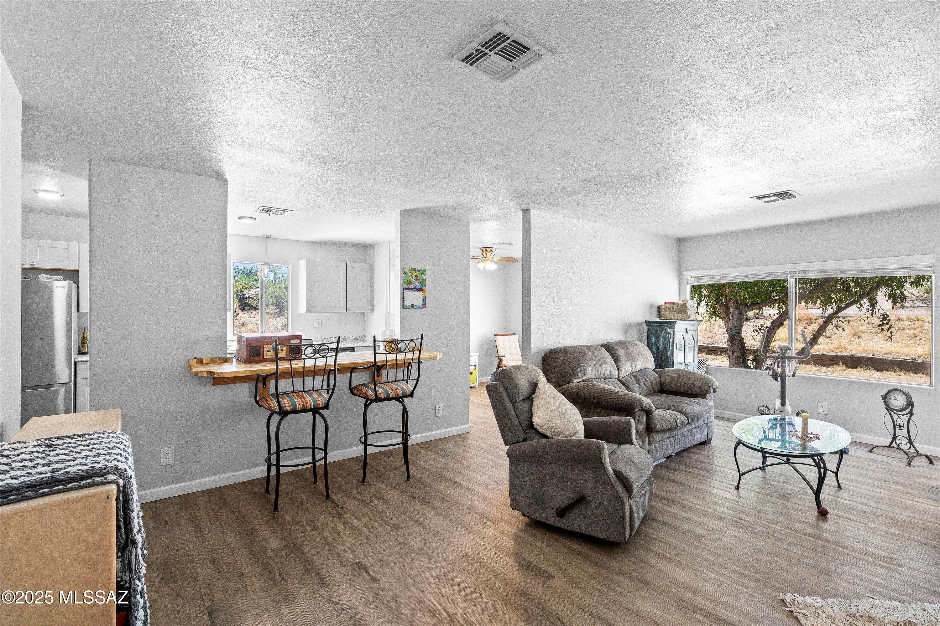 2040 W Beverly Circle