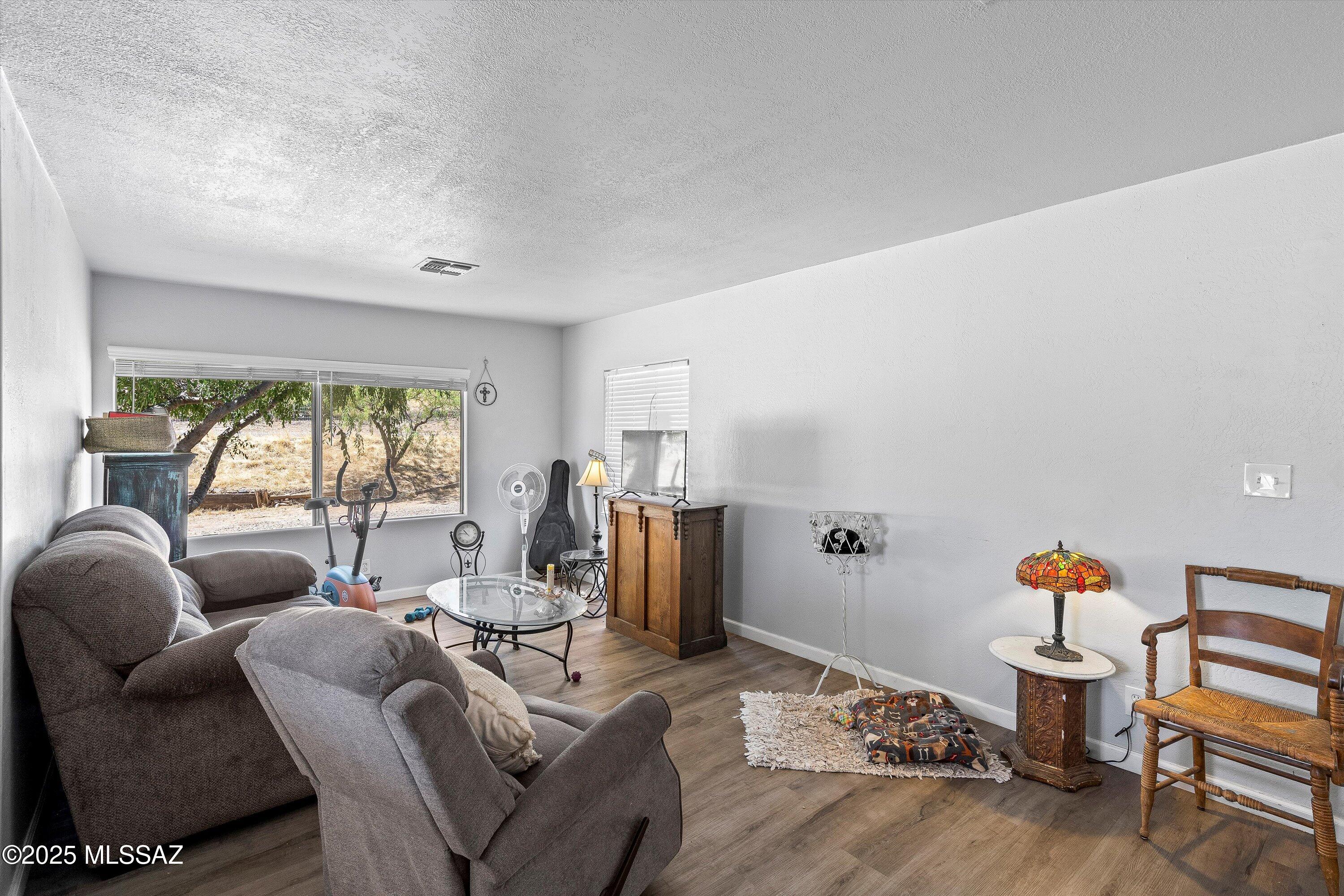 2040 W Beverly Circle