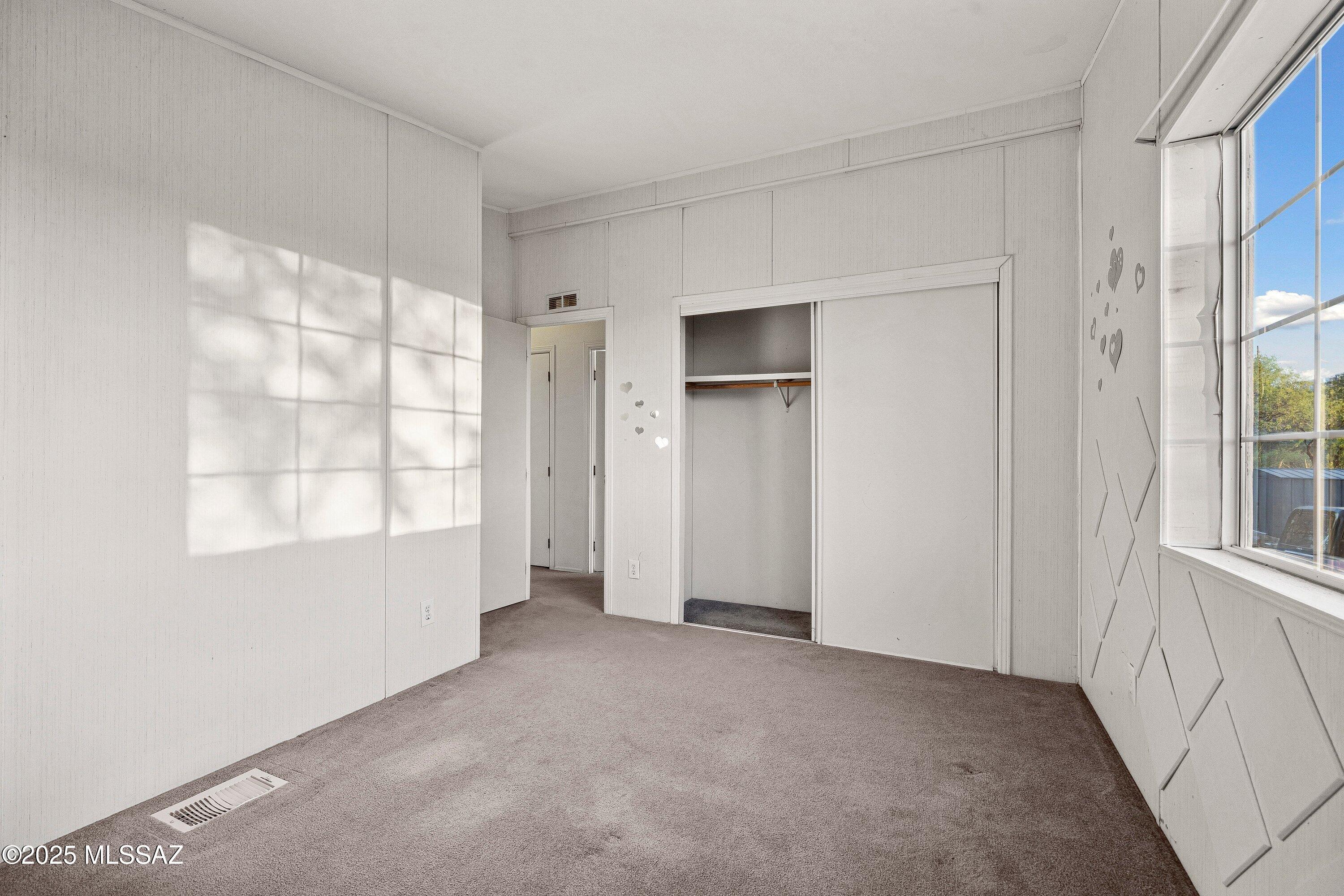 1074 N White Oak Place