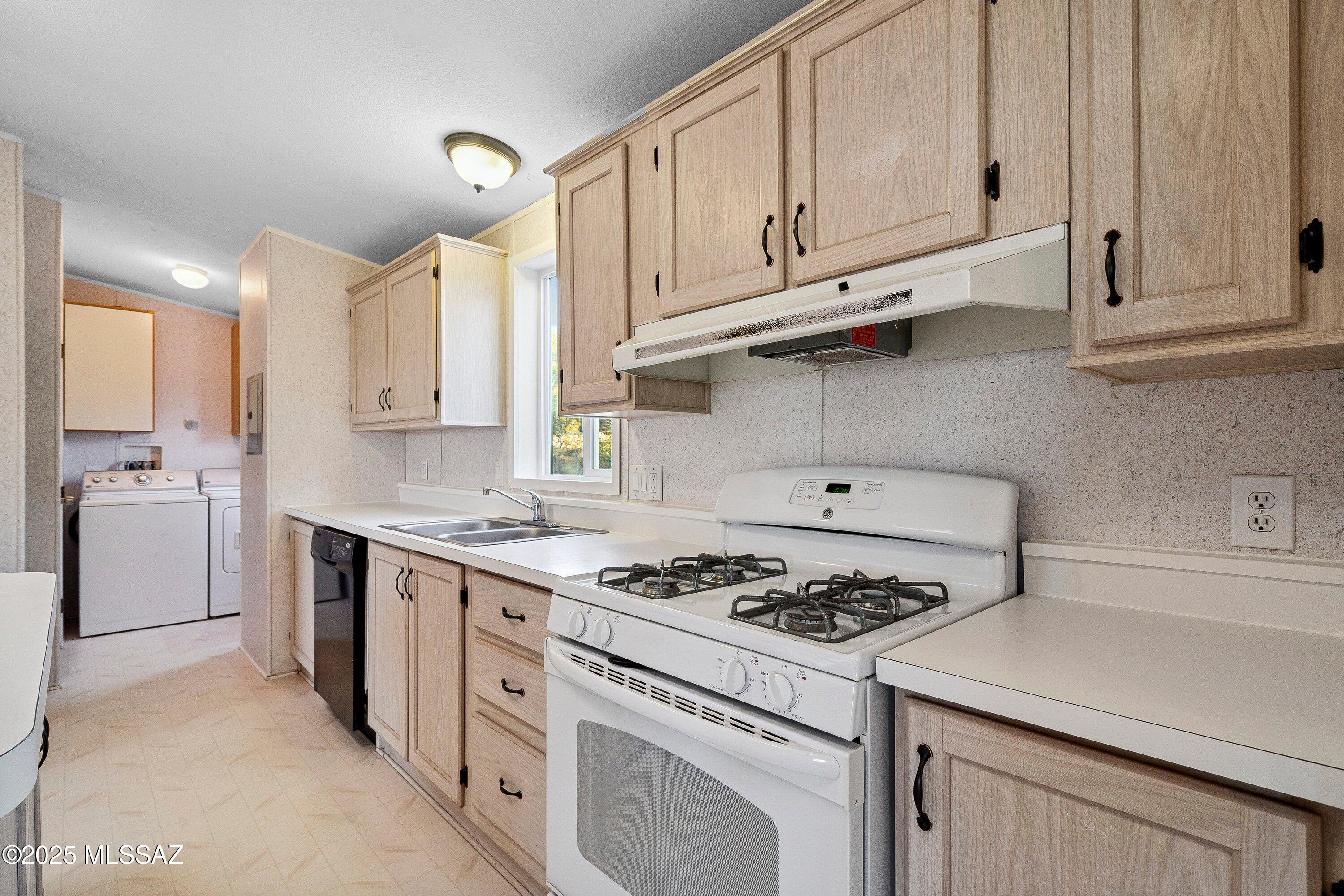 1074 N White Oak Place