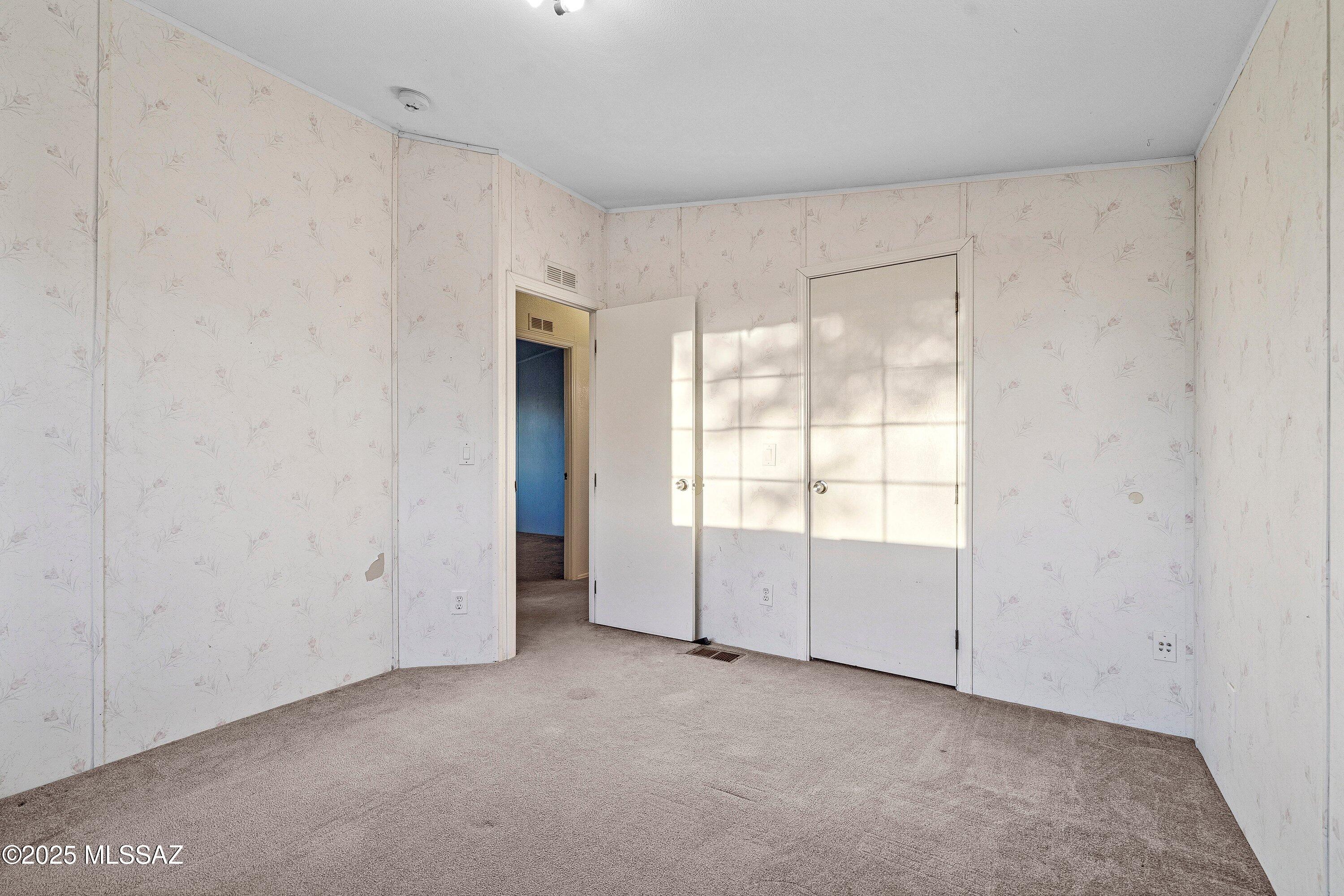 1074 N White Oak Place