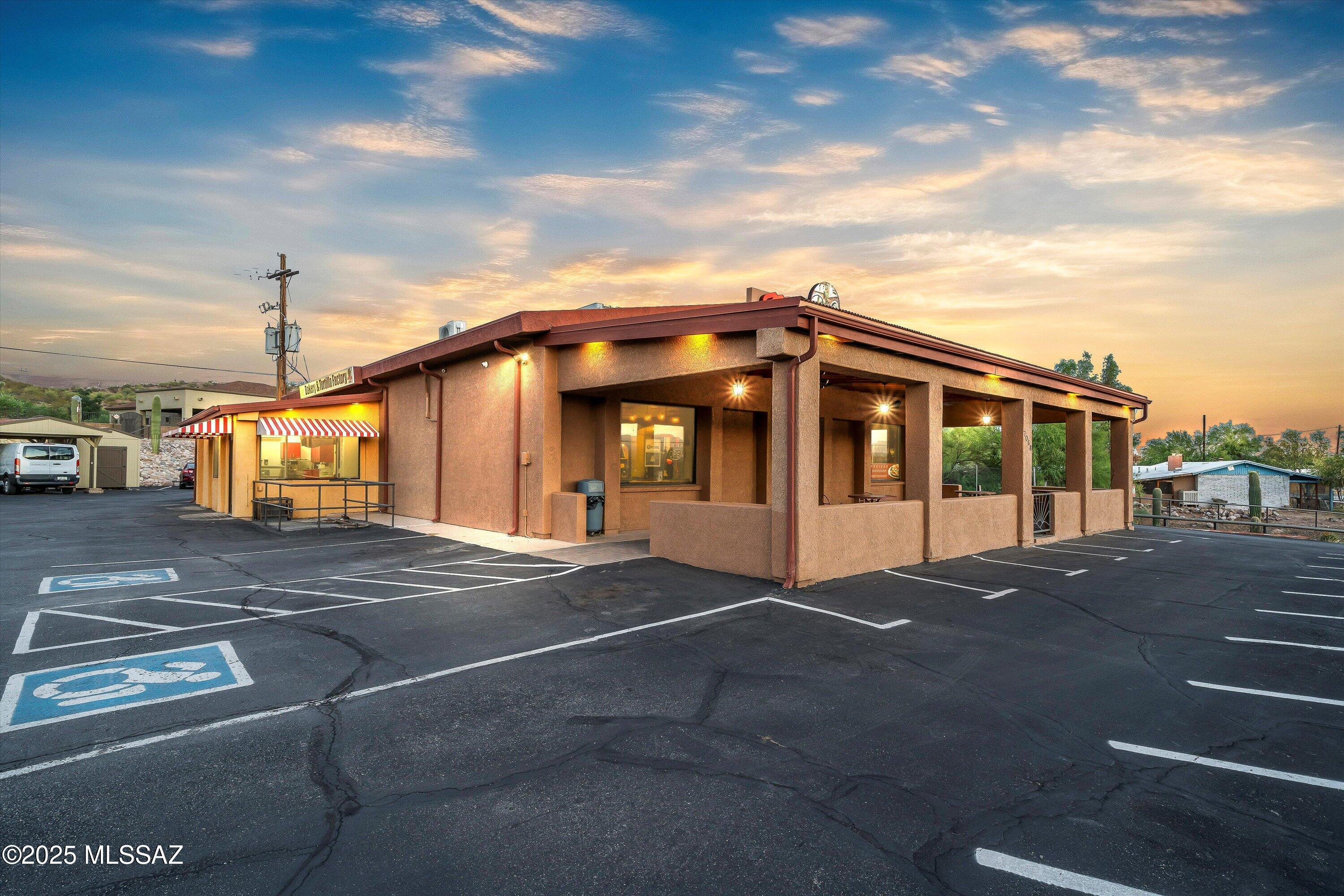 706 N Highway 77