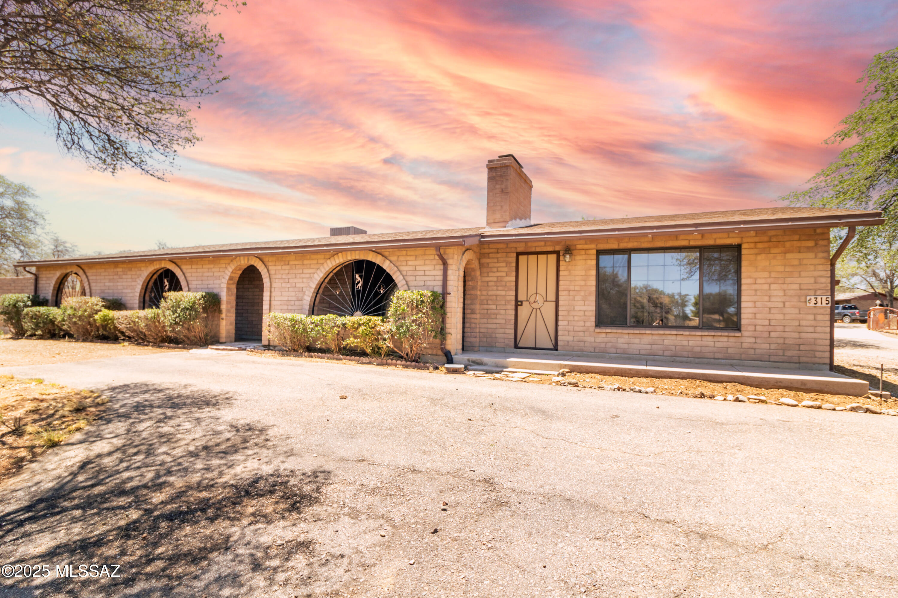 315 W Oak Hills Drive