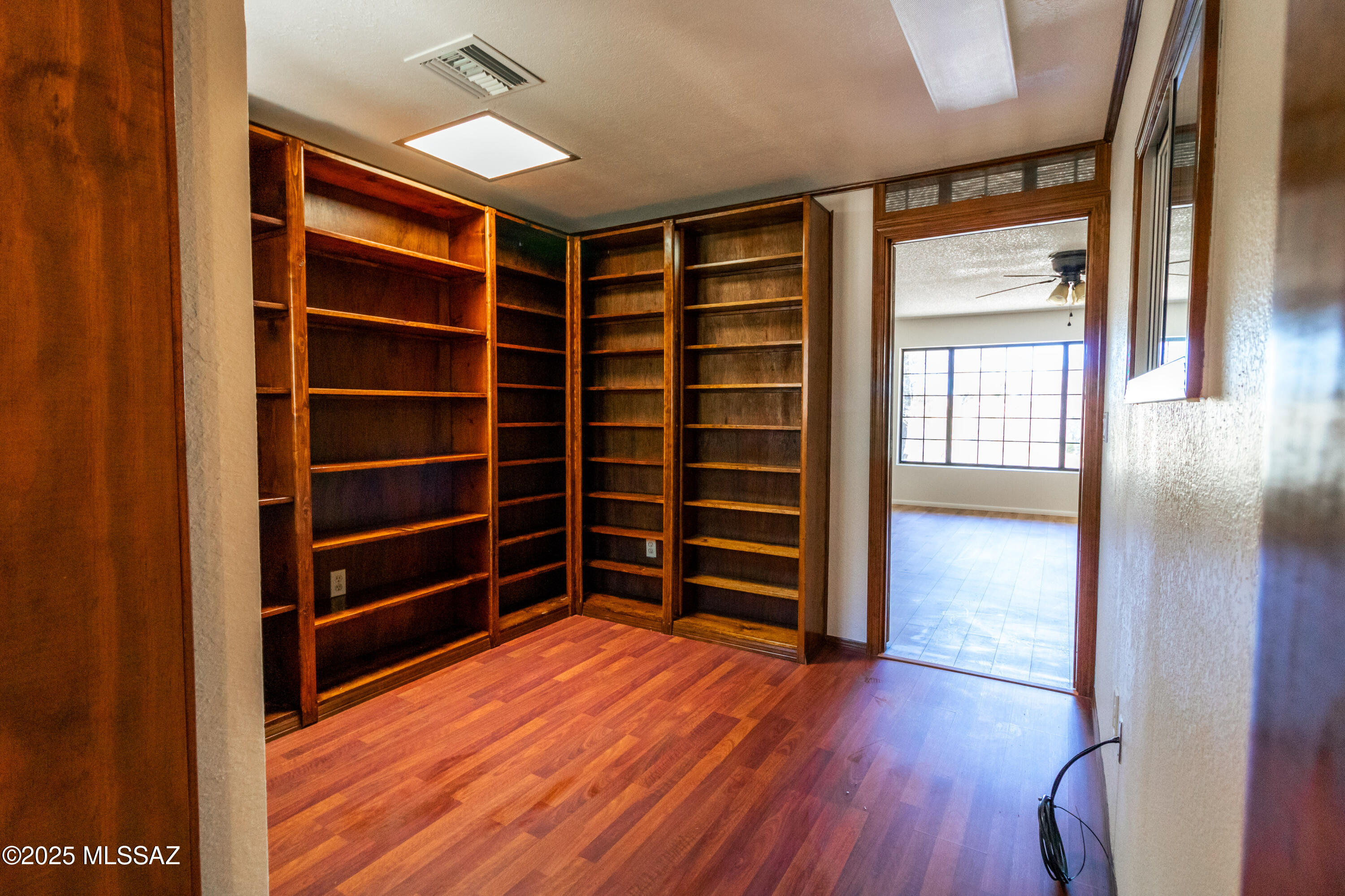 315 W Oak Hills Drive