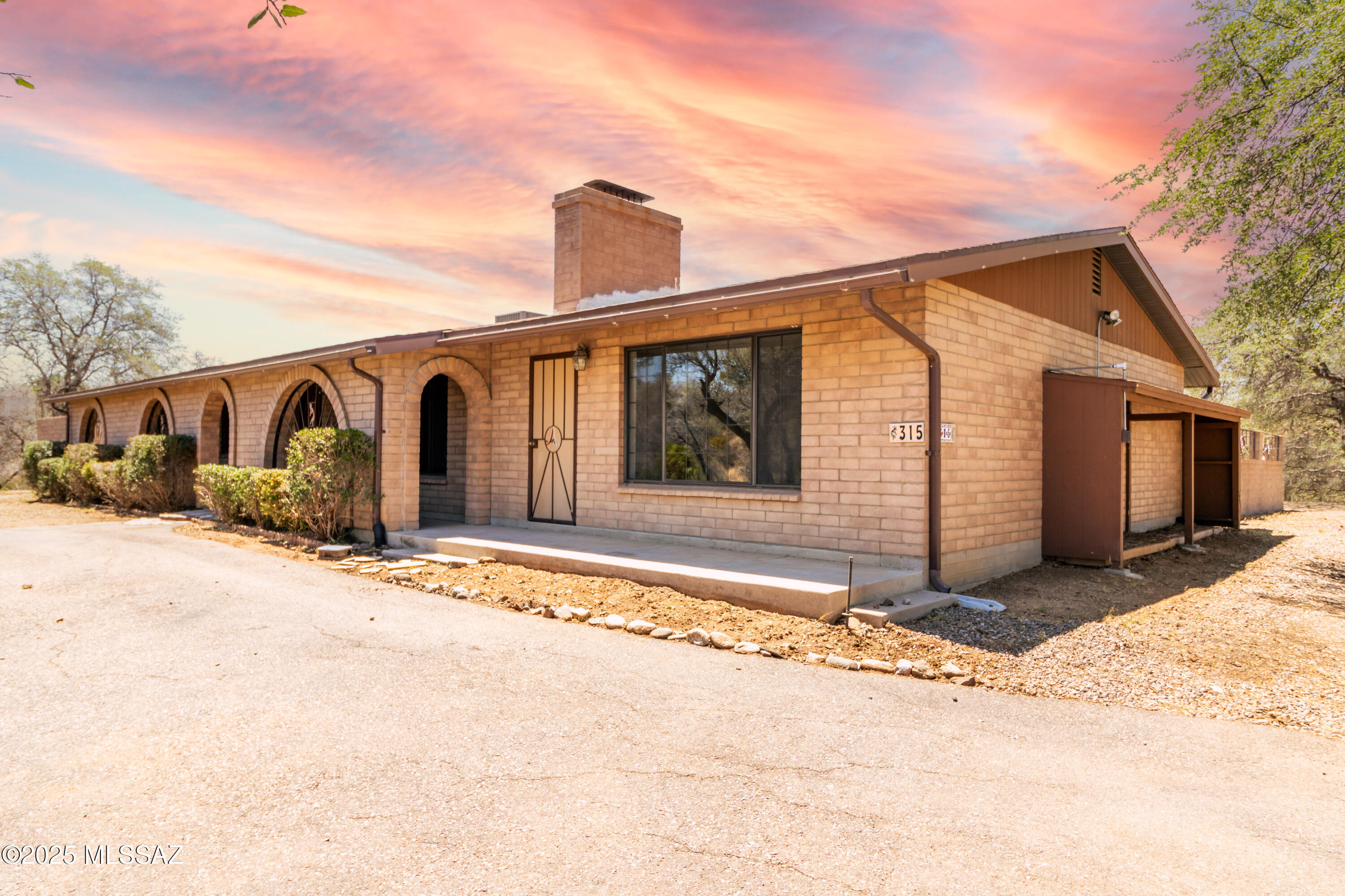 315 W Oak Hills Drive