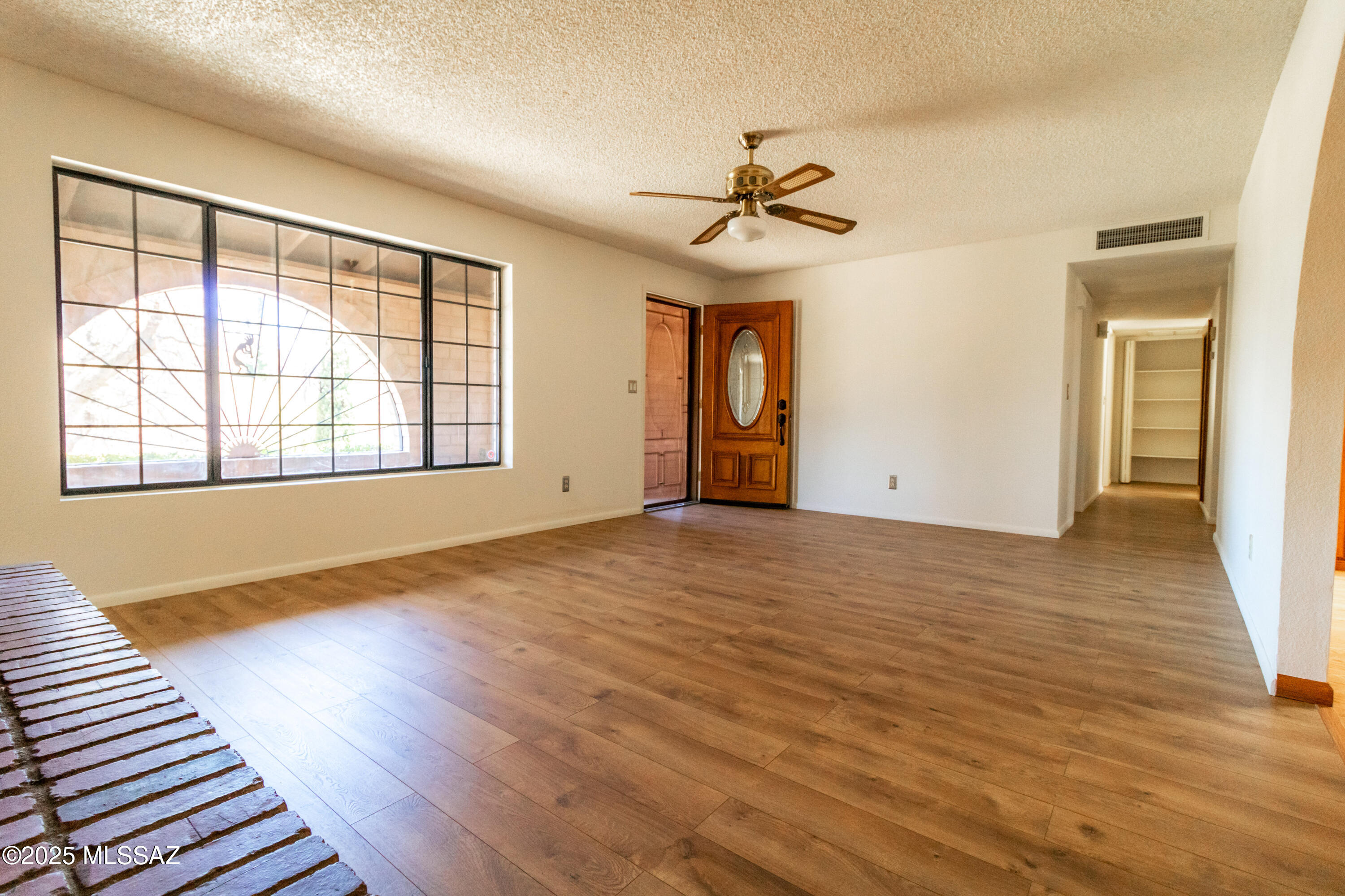 315 W Oak Hills Drive