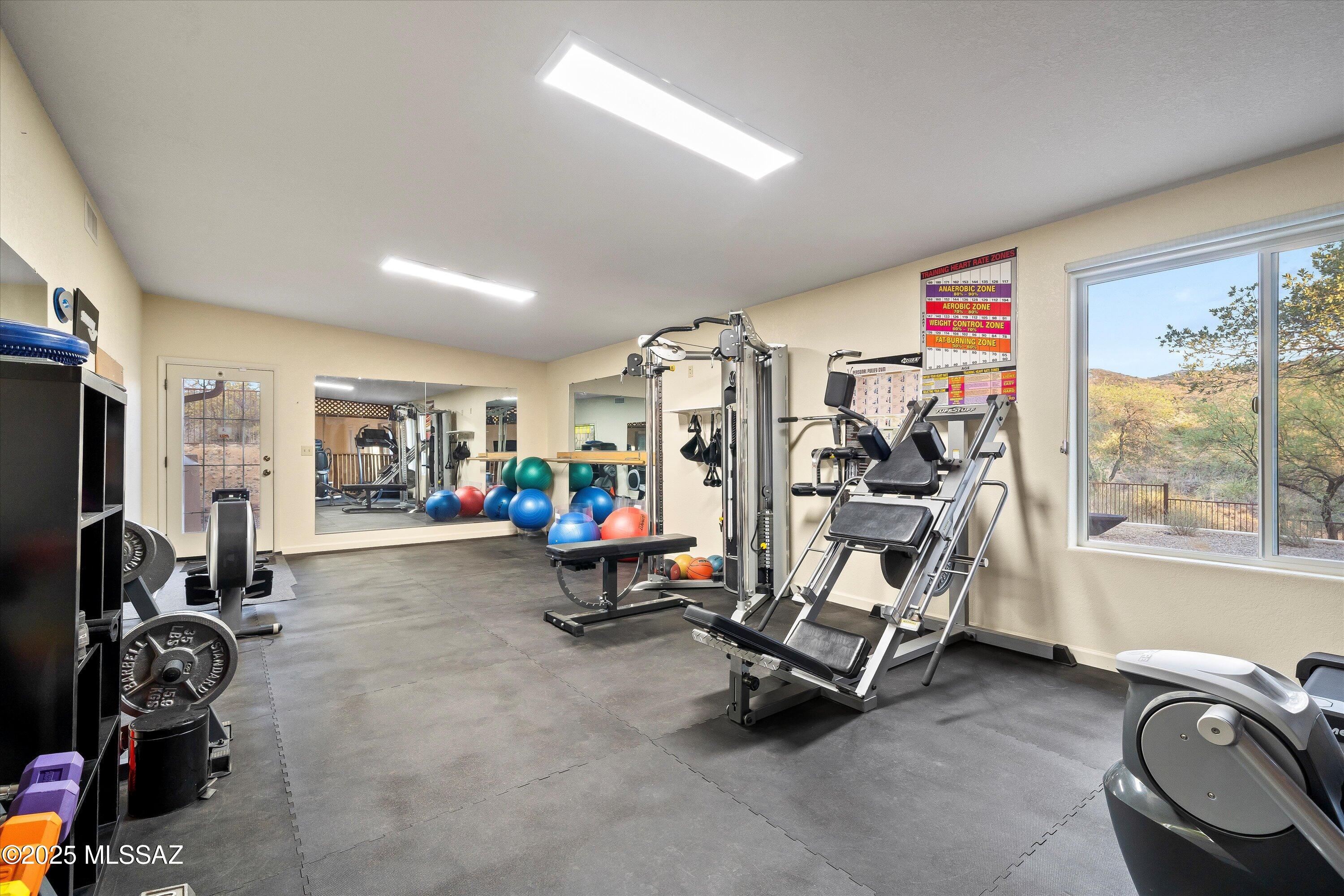 325 W Oak Hills Drive