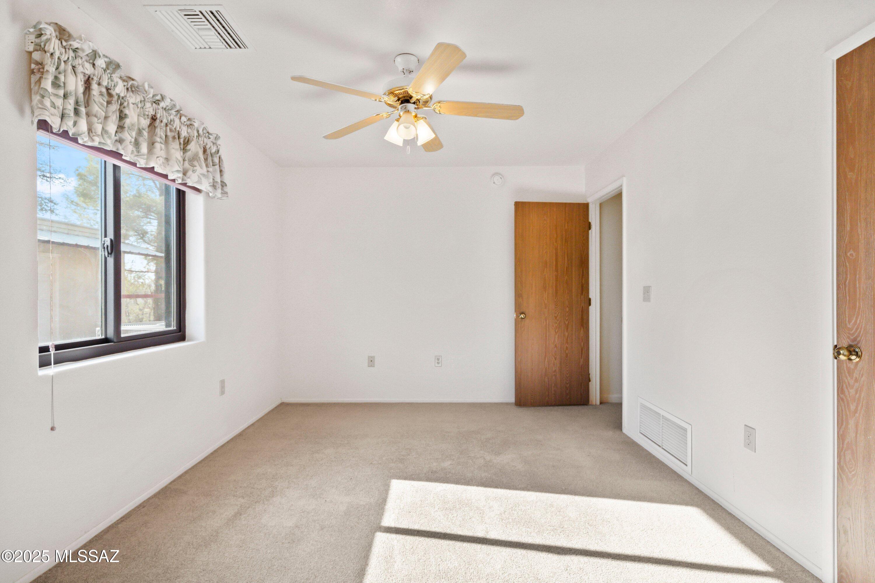 325 W Oak Hills Drive