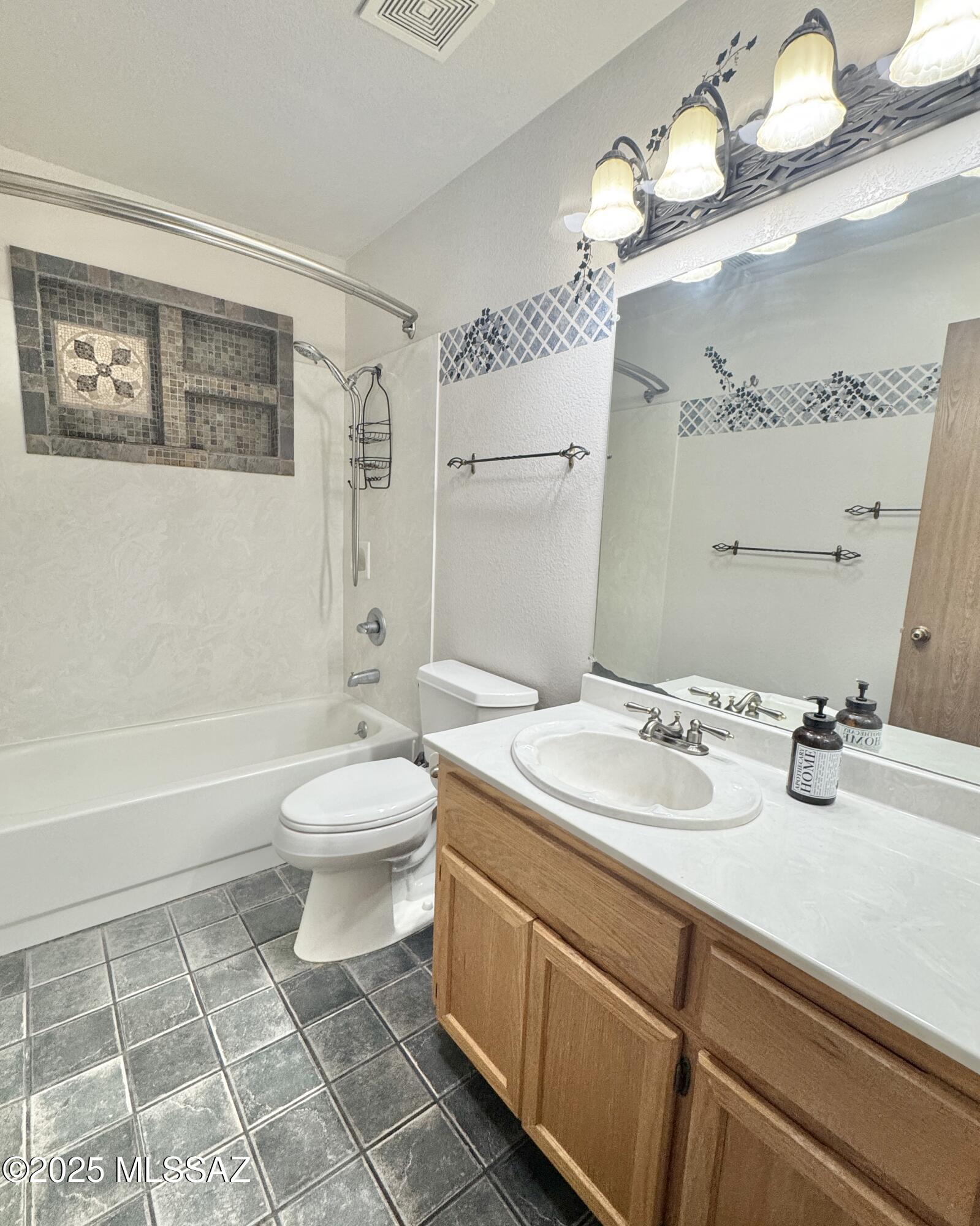 325 W Oak Hills Drive