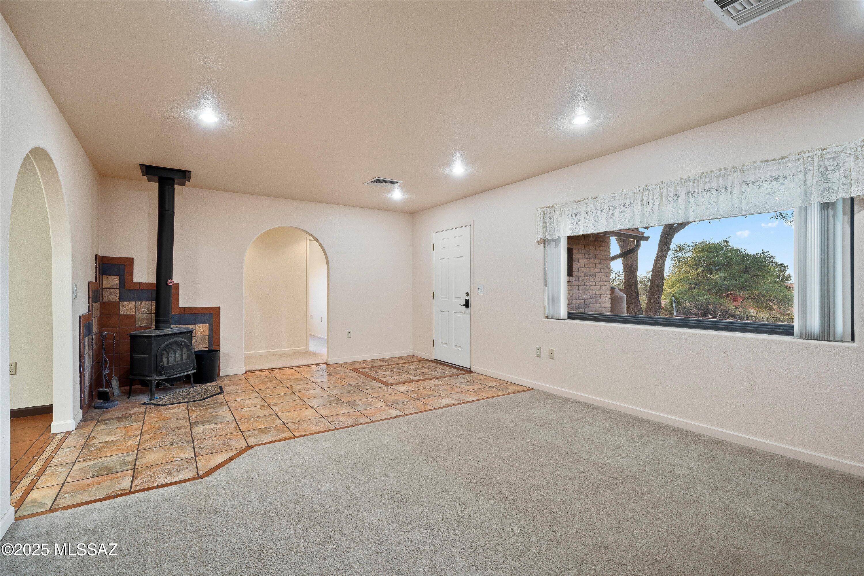 325 W Oak Hills Drive