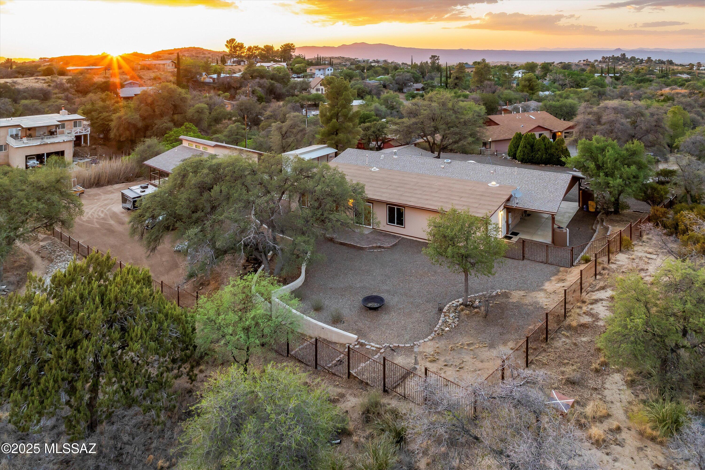 325 W Oak Hills Drive