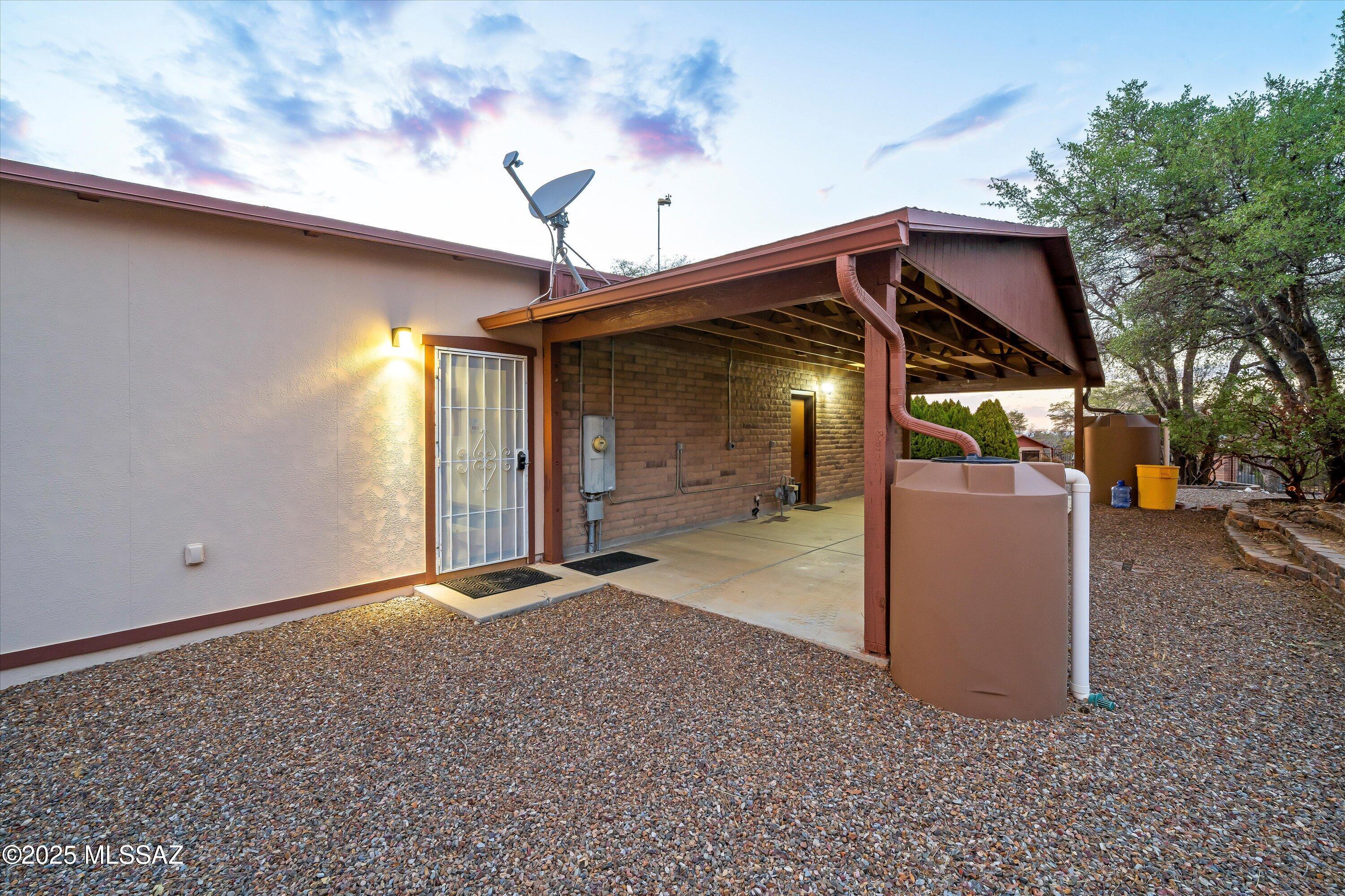 325 W Oak Hills Drive