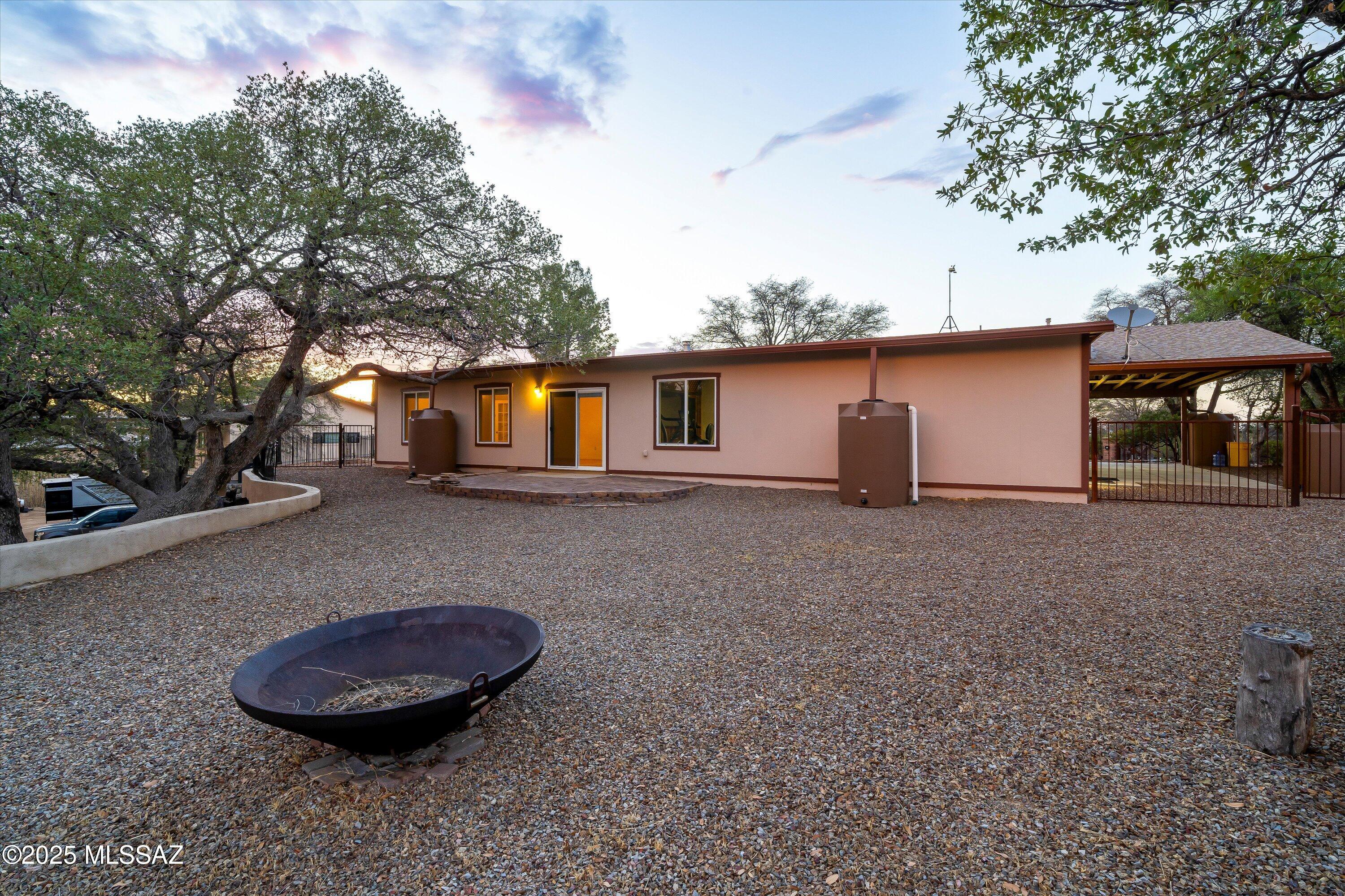 325 W Oak Hills Drive