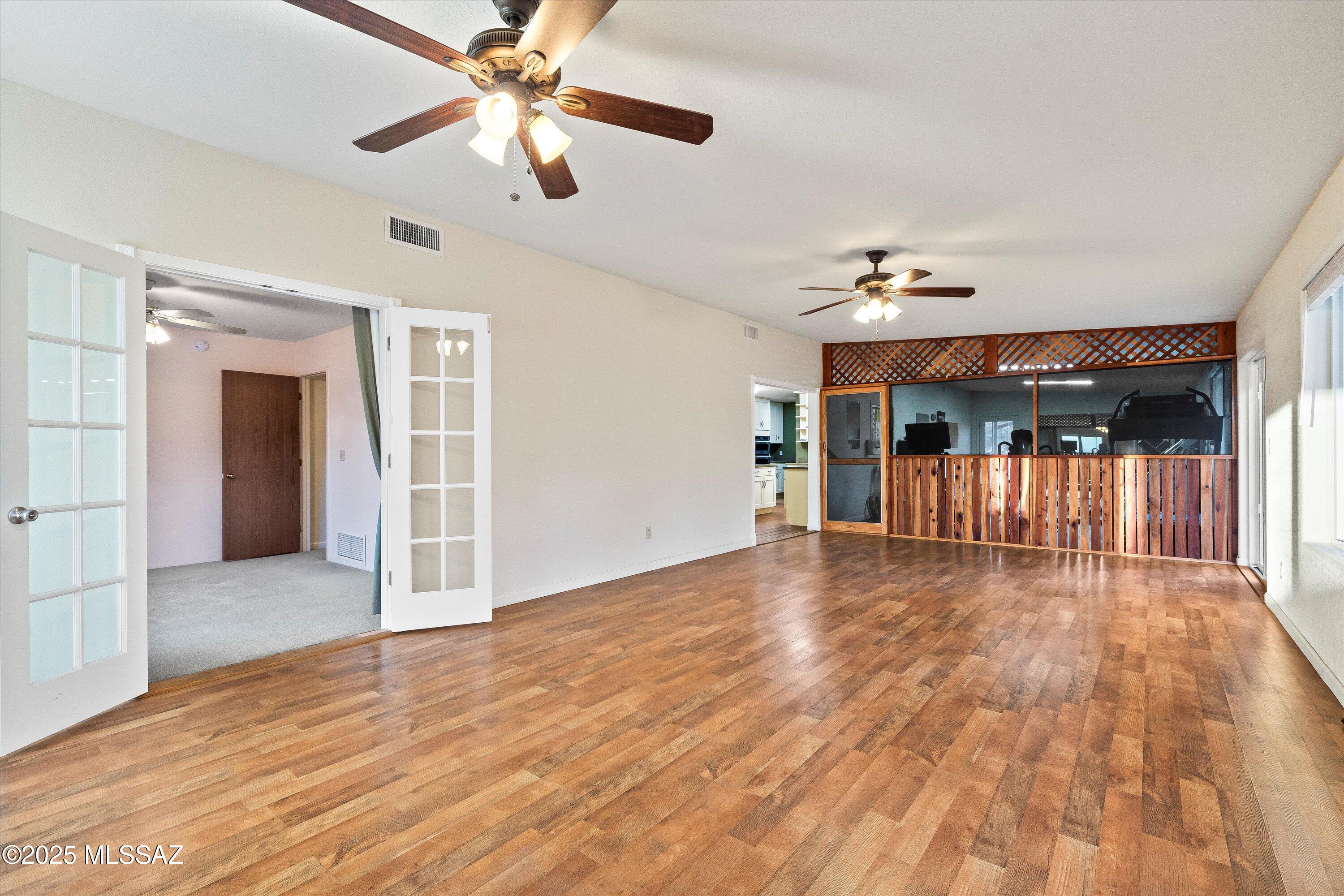 325 W Oak Hills Drive