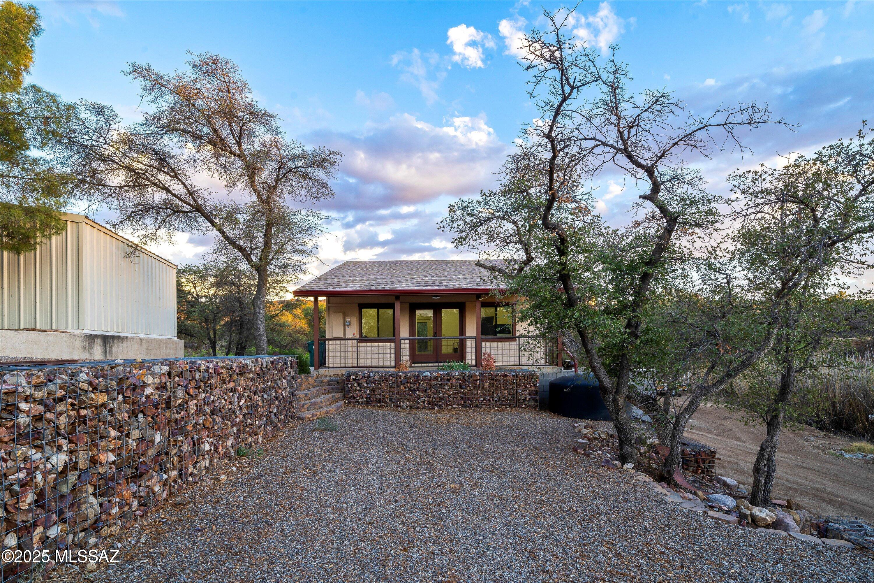 325 W Oak Hills Drive