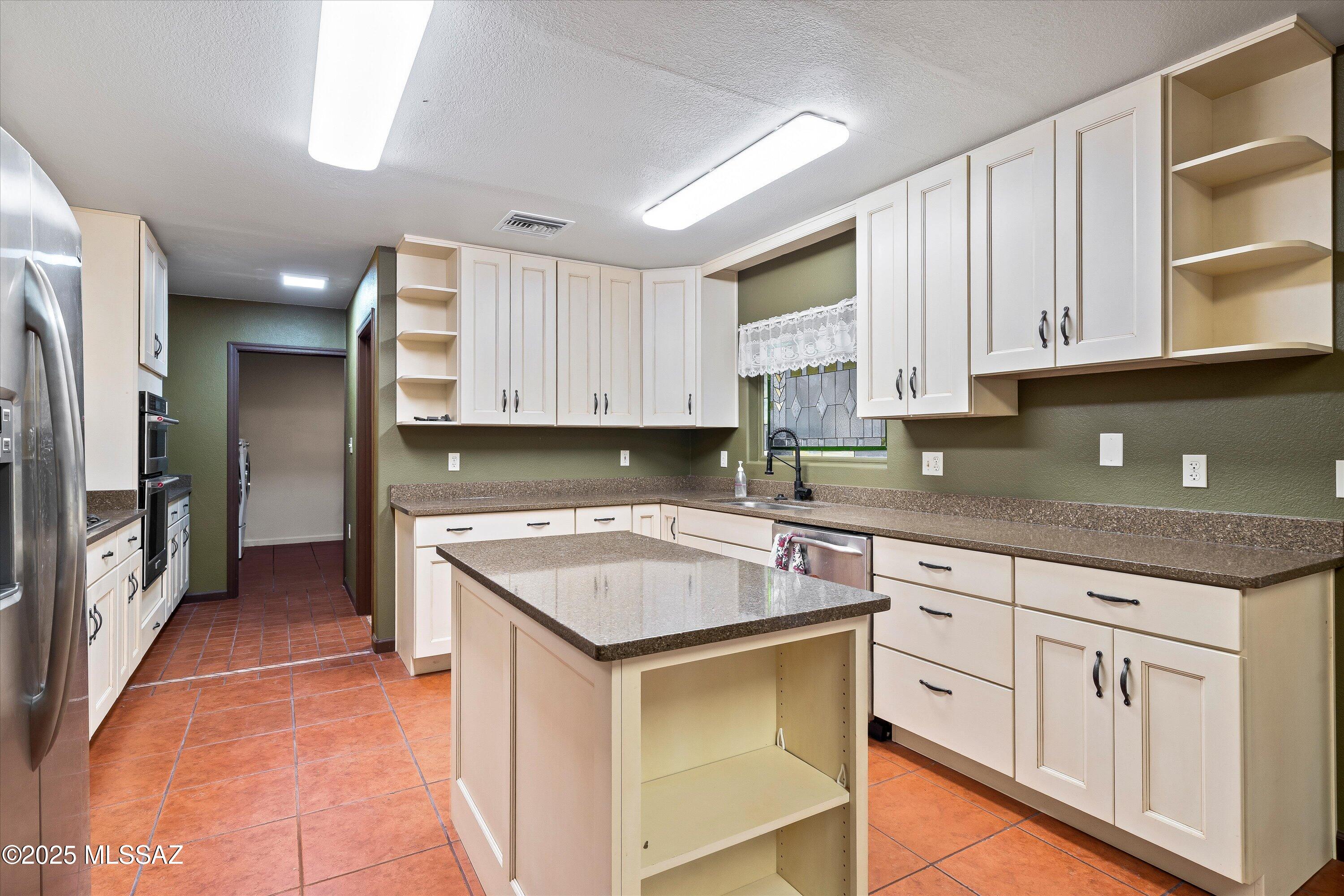 325 W Oak Hills Drive