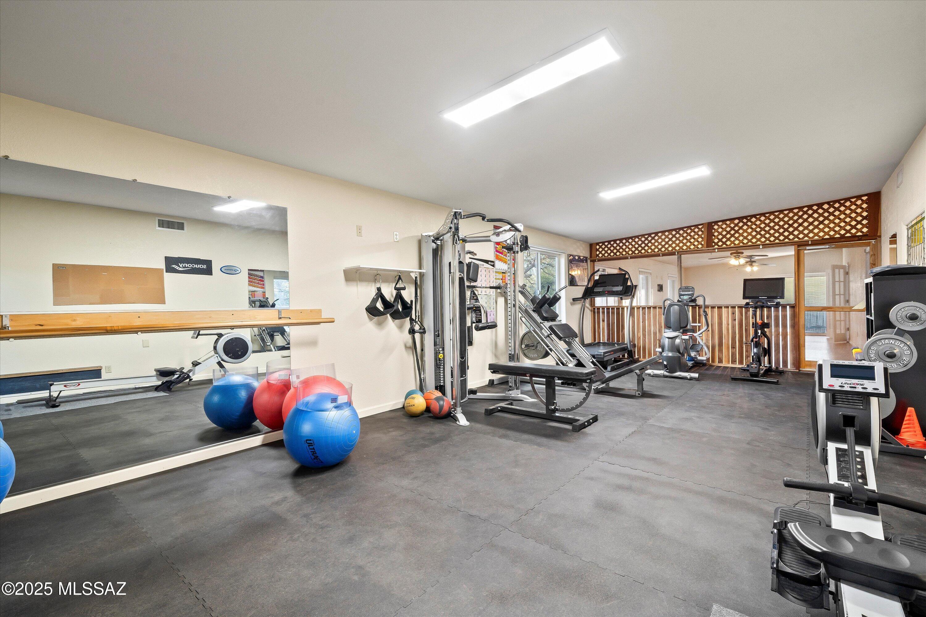 325 W Oak Hills Drive