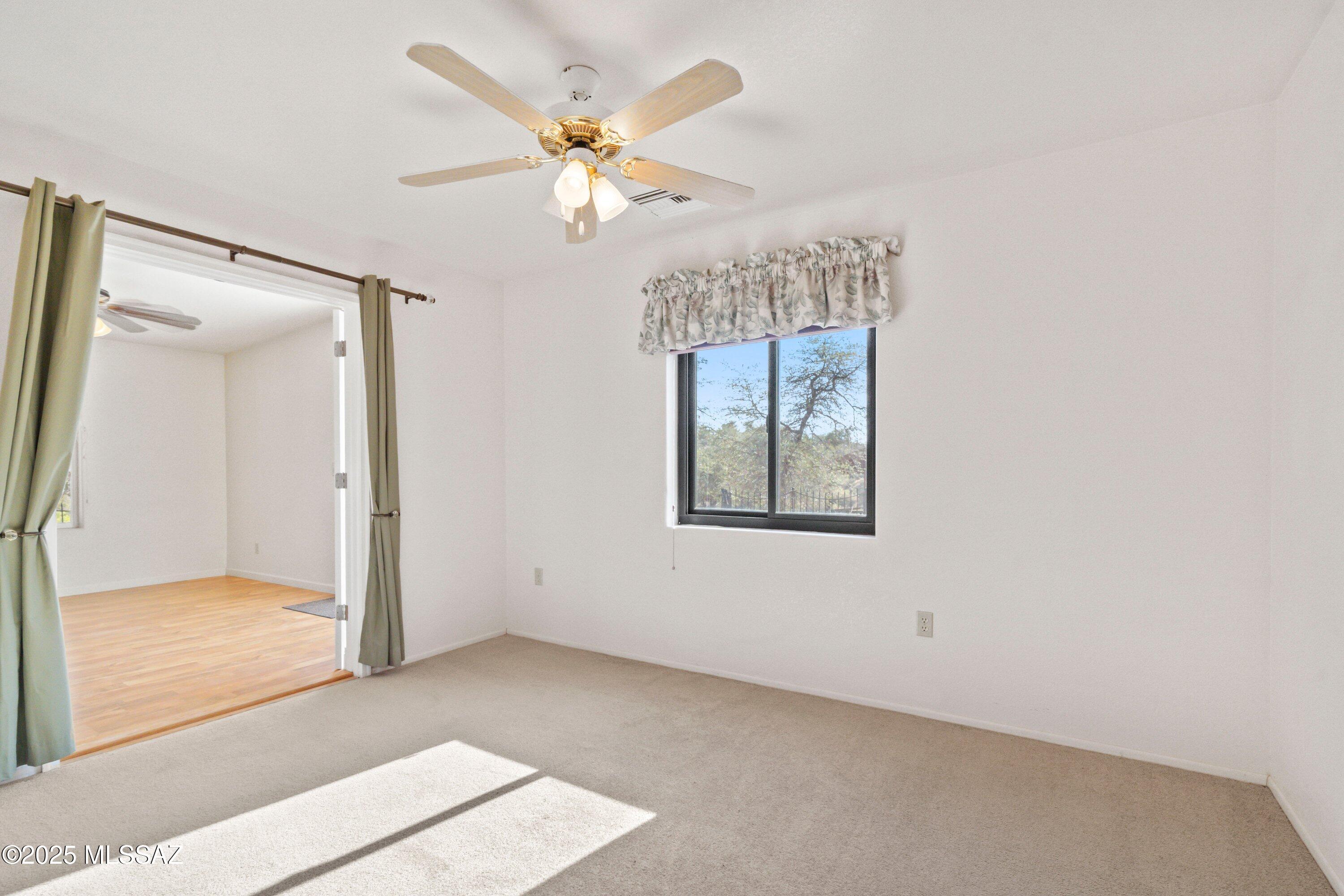 325 W Oak Hills Drive