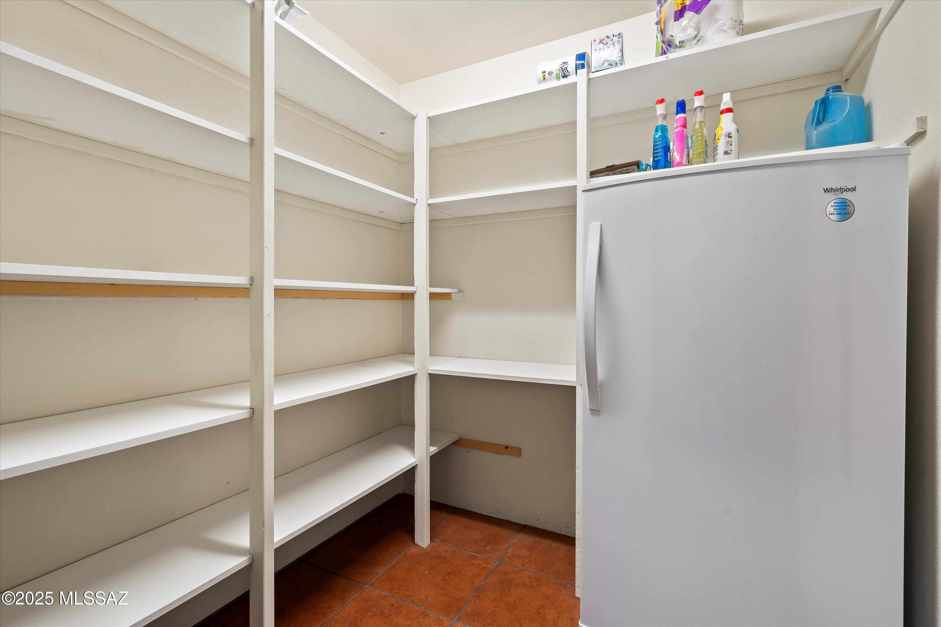 325 W Oak Hills Drive