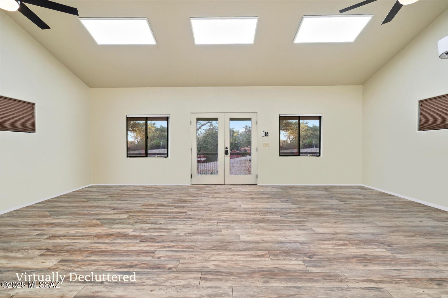 325 W Oak Hills Drive